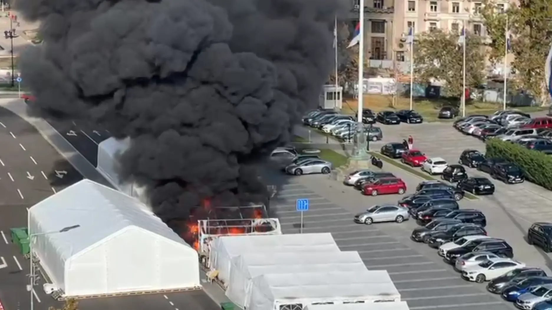 gori šator ispred narodne skupštine srbije, 22 okt 2025 - foto UNA 1-68f8966c9fefc.webp