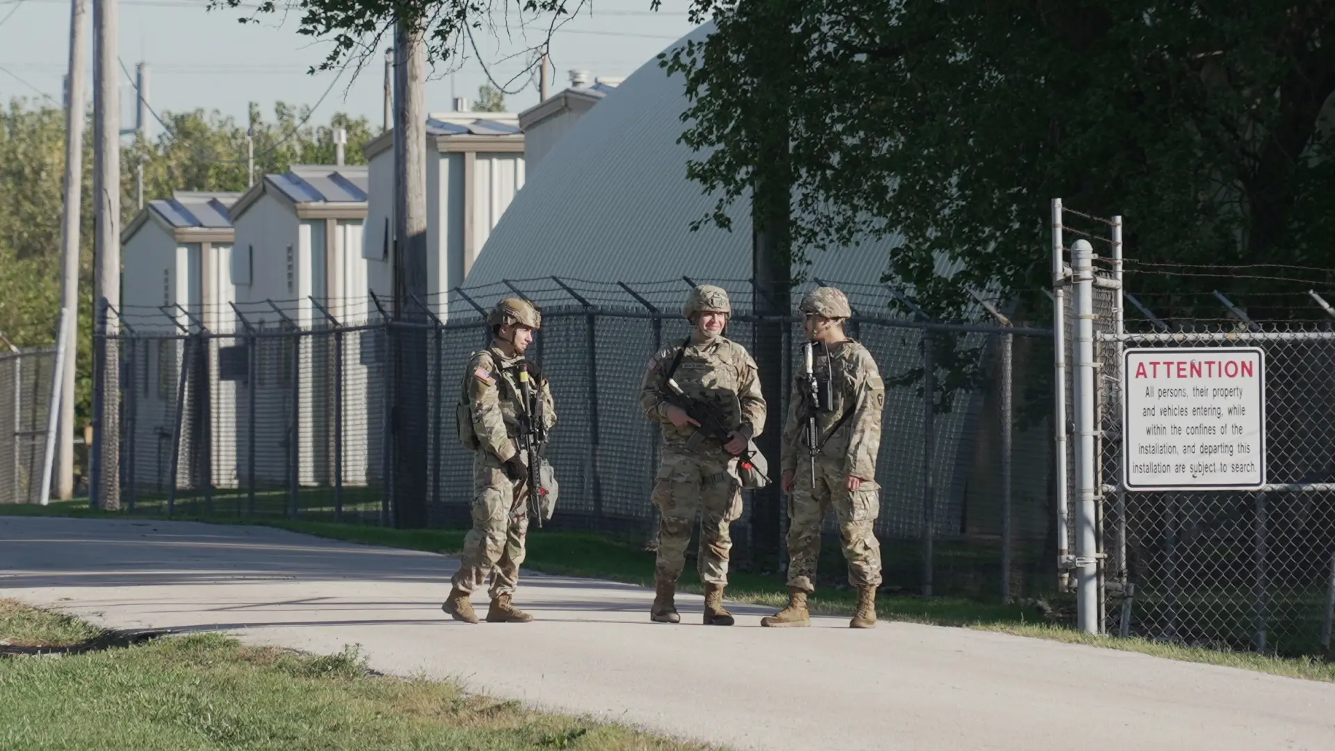 nacionalna garda teksasa u predgrađu čikaga, čikago, 8 okt 2025 - AP Photo Laura Bargfeld - AP25281512171037-68e763d2c6715.webp