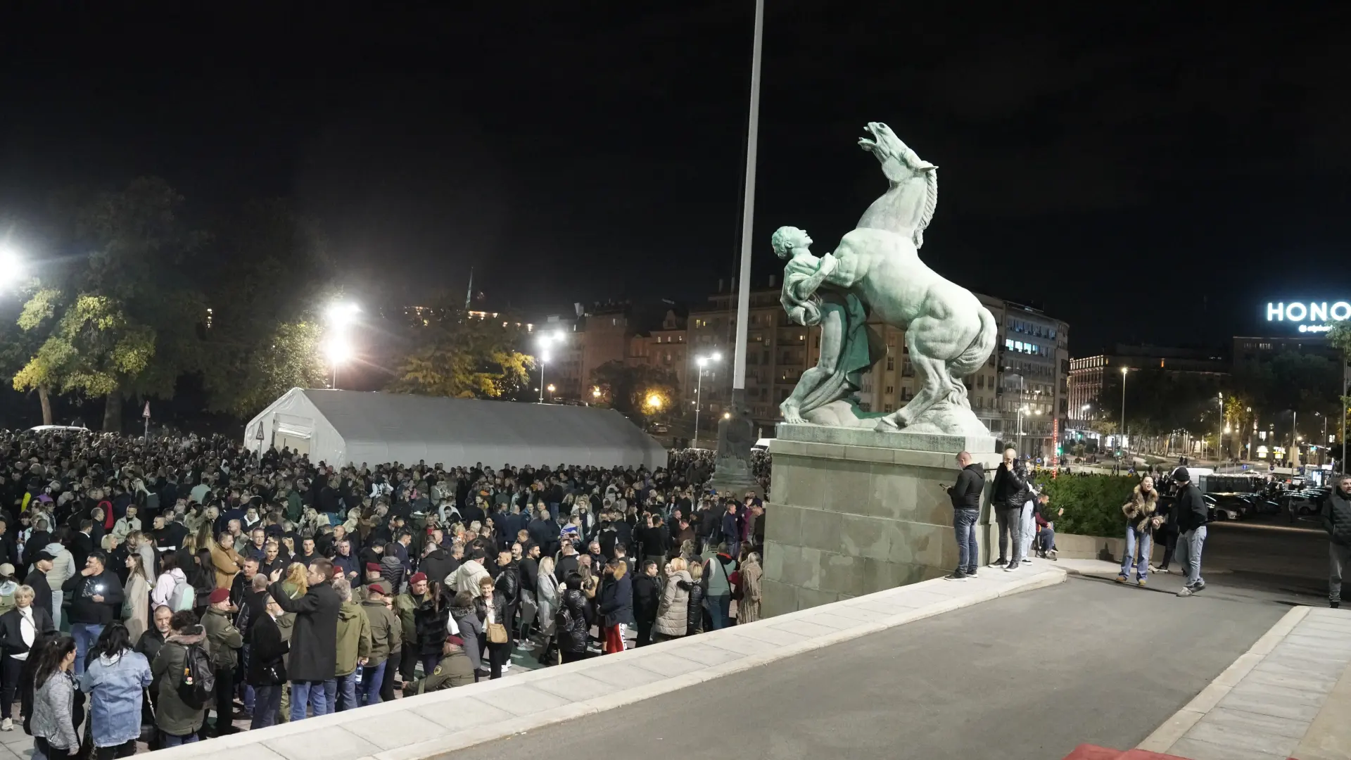 okupljanje skupština podrška bogdanoviću 22.10 TANJUG MILOŠ MILIVOJEVIĆ-68f927da41cad.webp