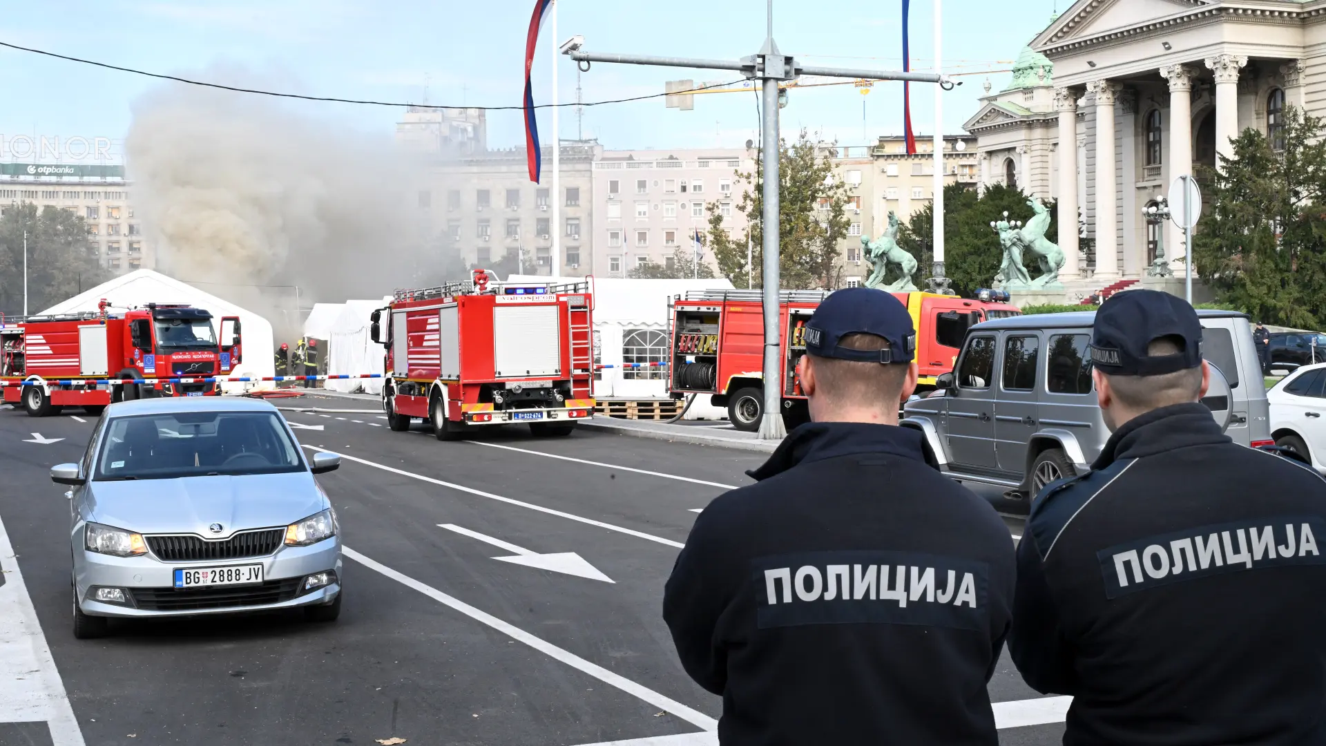 požar ispred Skupštine (4)-68f8a9584d991.webp