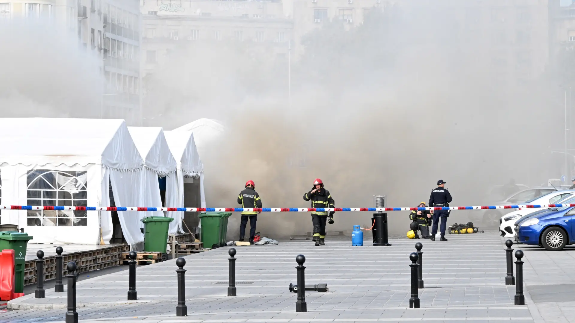 požar ispred Skupštine (7)-68f8a998e83a5.webp