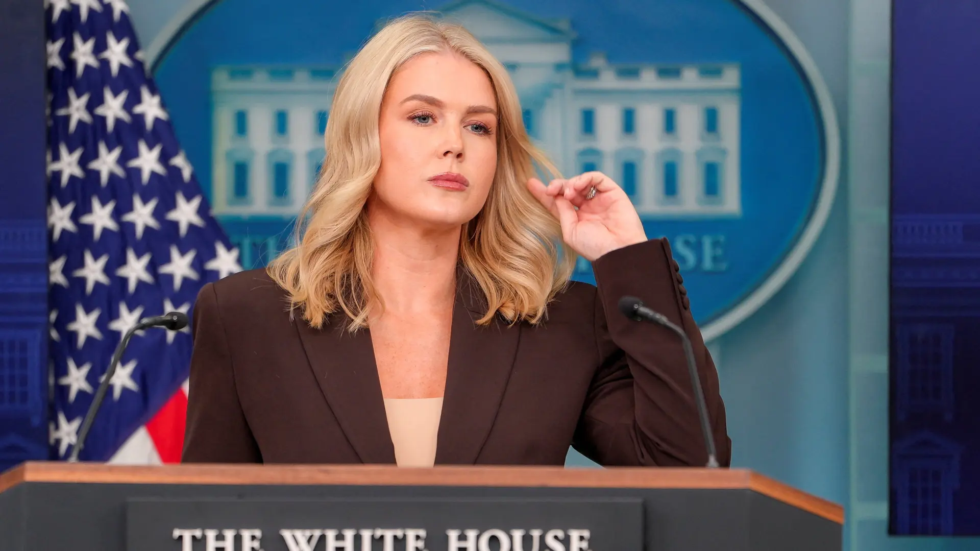 portparolka Bele kuće Kerolajn Levit-68ee416729d7c.webp