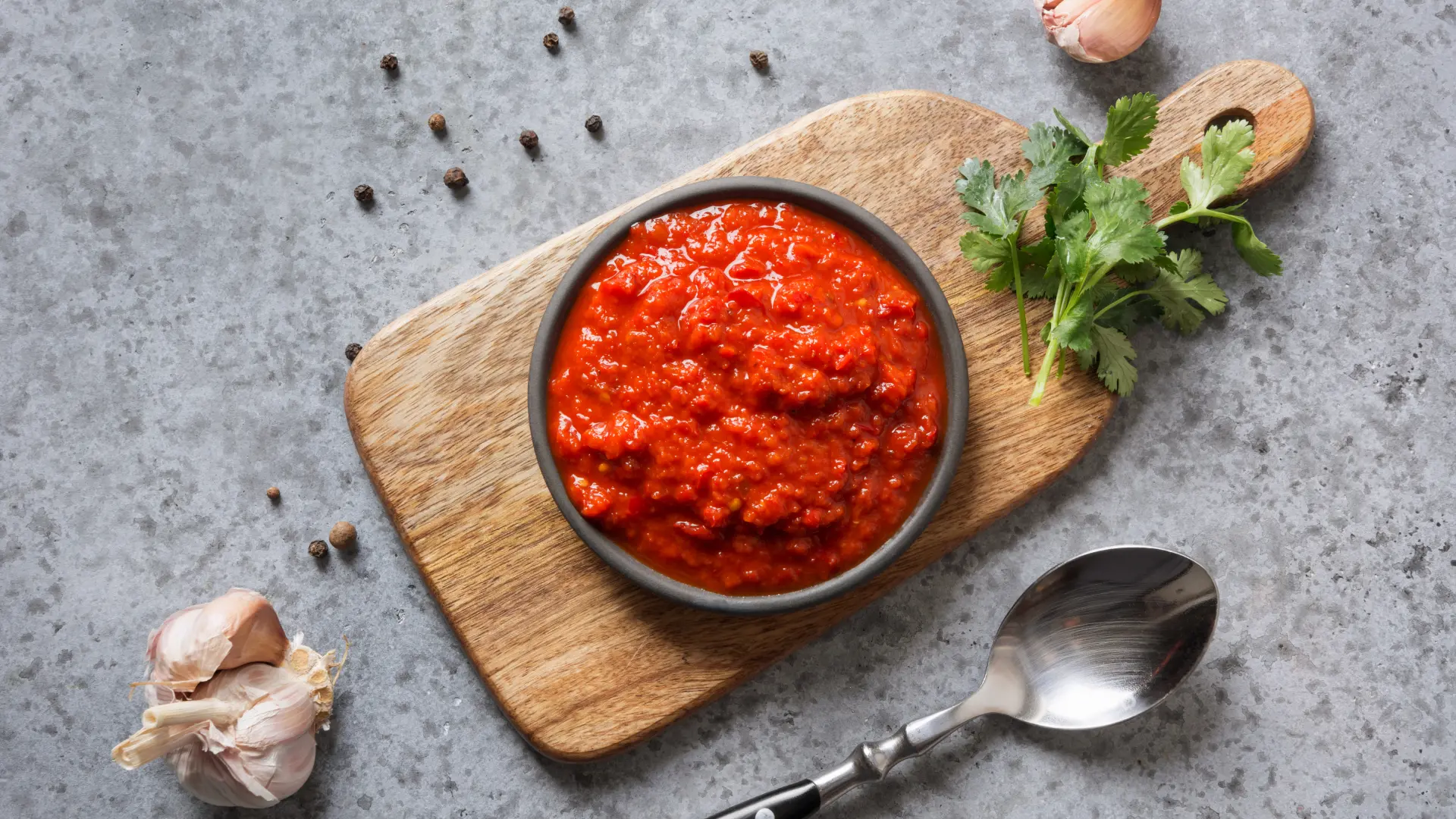 shutterstock_1662180865 pindžur ajvar salata paorike-68dfb9eab5526.webp