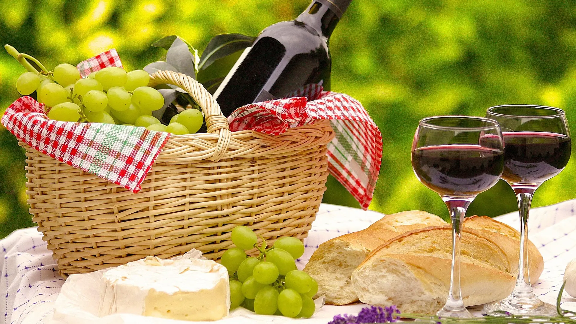 vino hleb grožđe pixabay-68eb9d7984610.webp