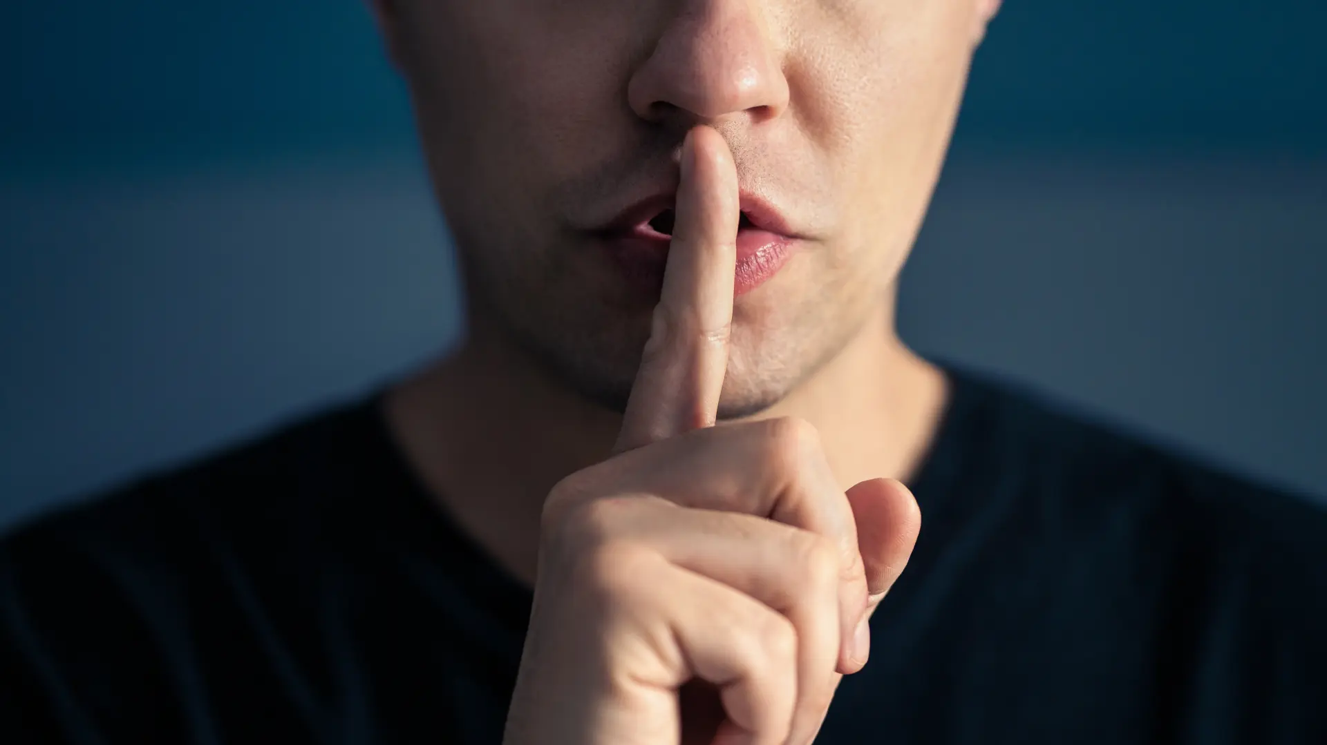 ćutanje tišina laganje shutterstock-690cf5964cd95.webp