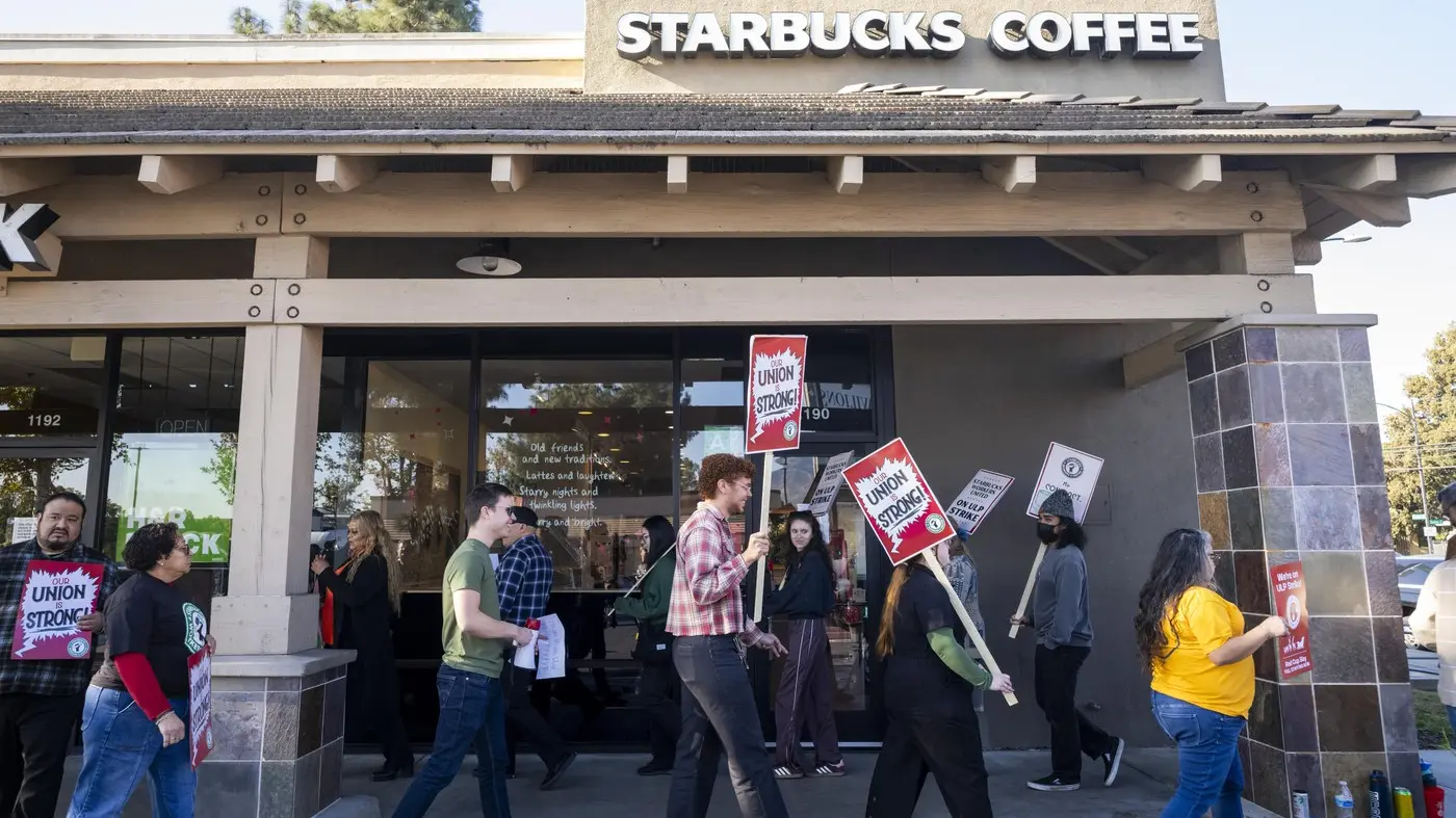 štrajk radnika starbaksa, štrajk u starbaksu, starbaks, sad - 20 dec 2025 - profimedia-0948879495-6915e35db984f.webp