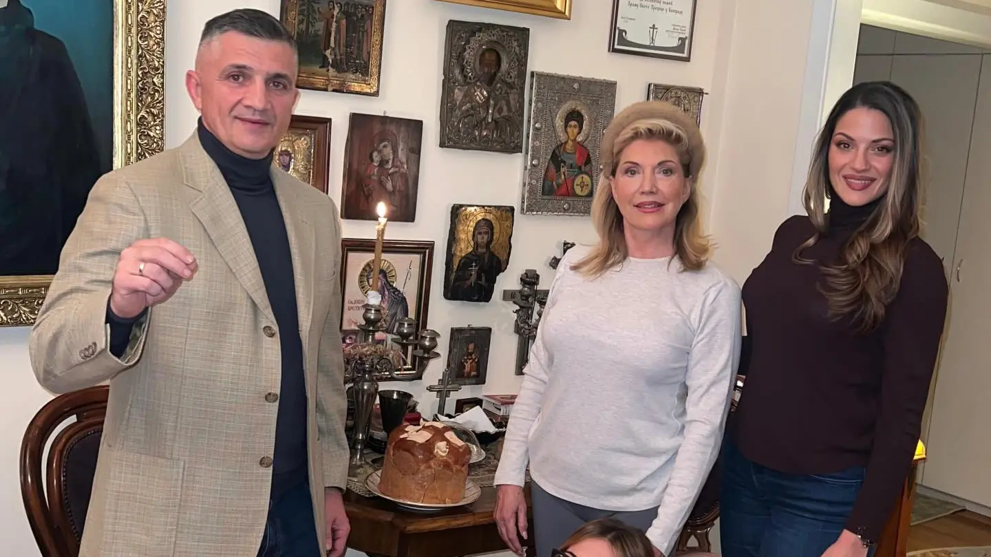 Instagram printscreen, suzanamancicofficial suzana mančić sa ćerkama i zetom-6921ce587d929.webp