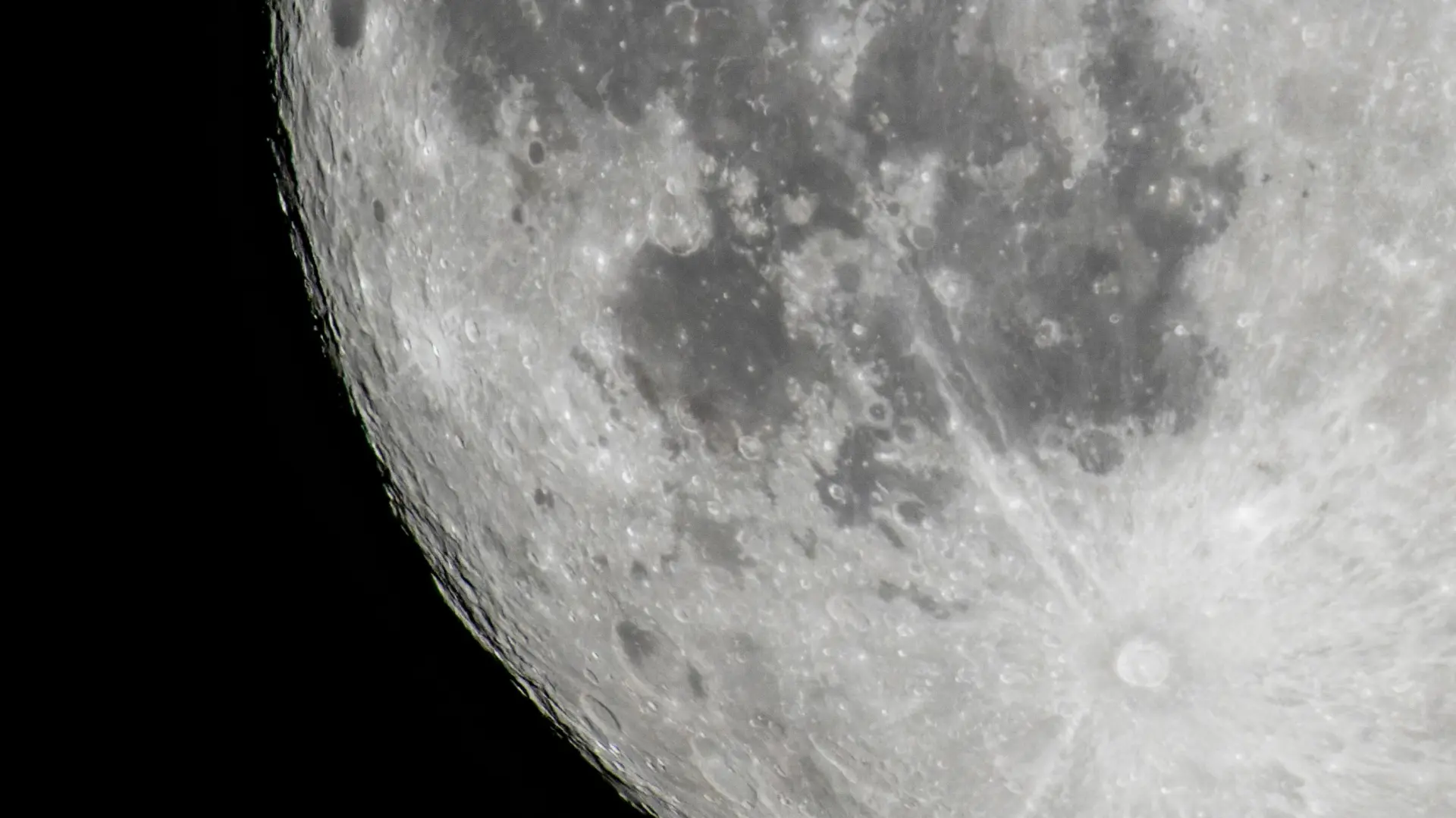 Peter KomkaMTI via AP mesec horoskop astrologija-690b2dd27b589.webp