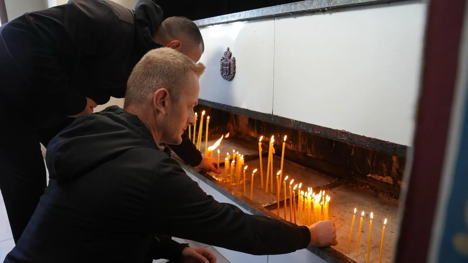 Tan2025-11-0111050173_7 srbi sa kim preljina paljenje sveća tanjug-6905f0578af14.webp