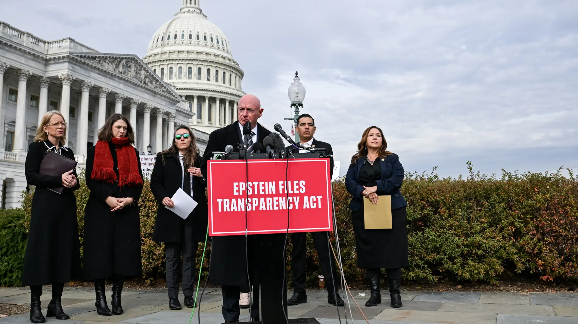 bela kuća epstin reuters-691cd1b44e134.webp