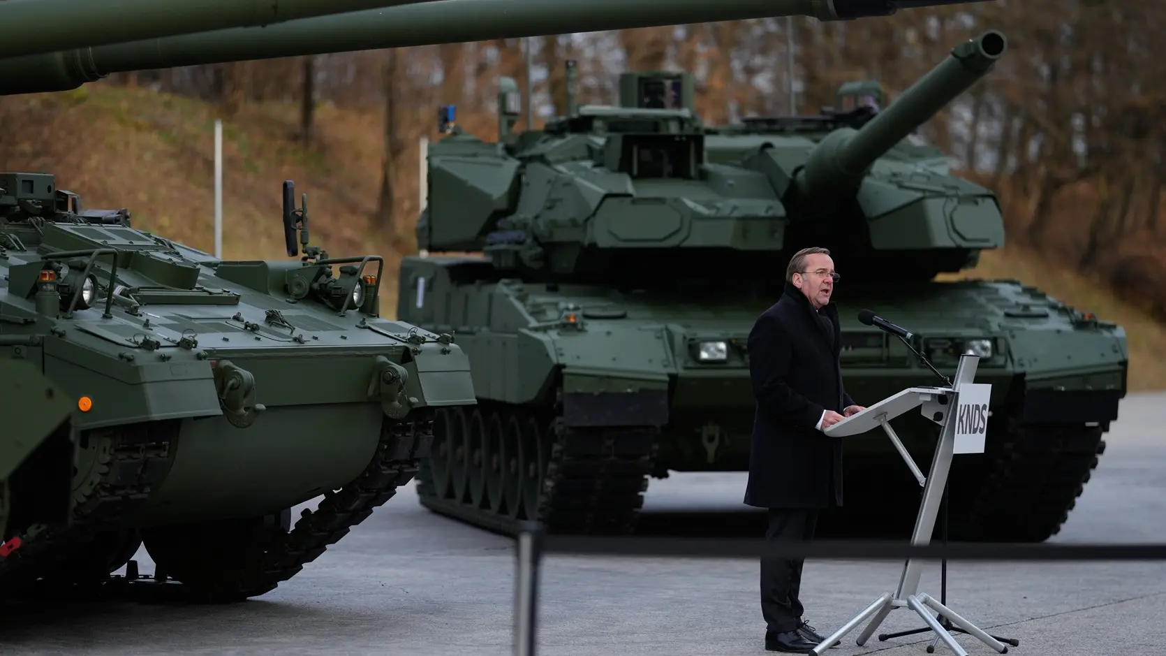 boris pistorijus, 19 nov 2025 - AP Photo Matthias Schrader - AP25323566795794-6927217bbdc7d.webp