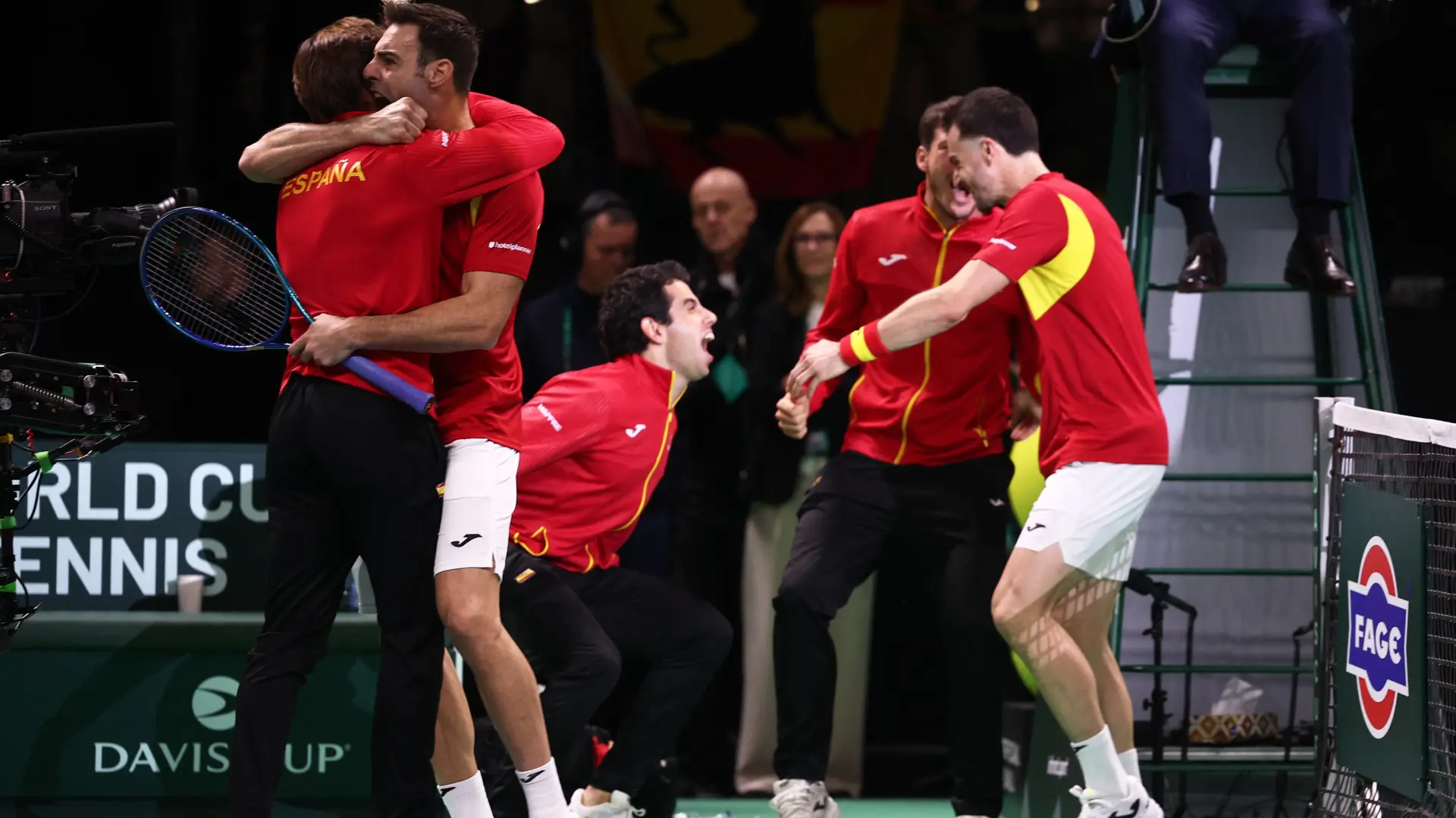 dejvis kup - REUTERS-6921fd21226ee.webp