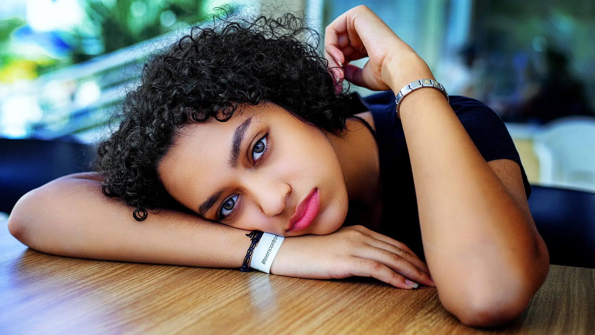 devojka  tužna zamišljena pixabay-6921d3cee2fe2.webp