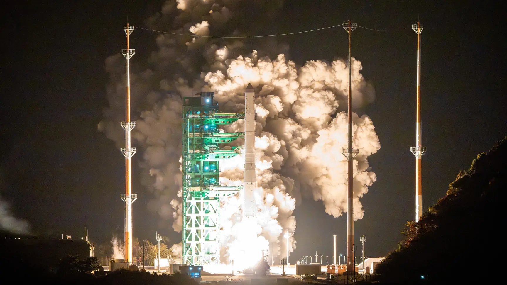 južna koreja lansirala najveći satelit do sada, lansiranje svemirske rakete nuri, svemirska raketa nuri - 26 nov 2025 - Tanjug Korea Aerospace Research Institute via AP (2)-69275180e6d00.webp