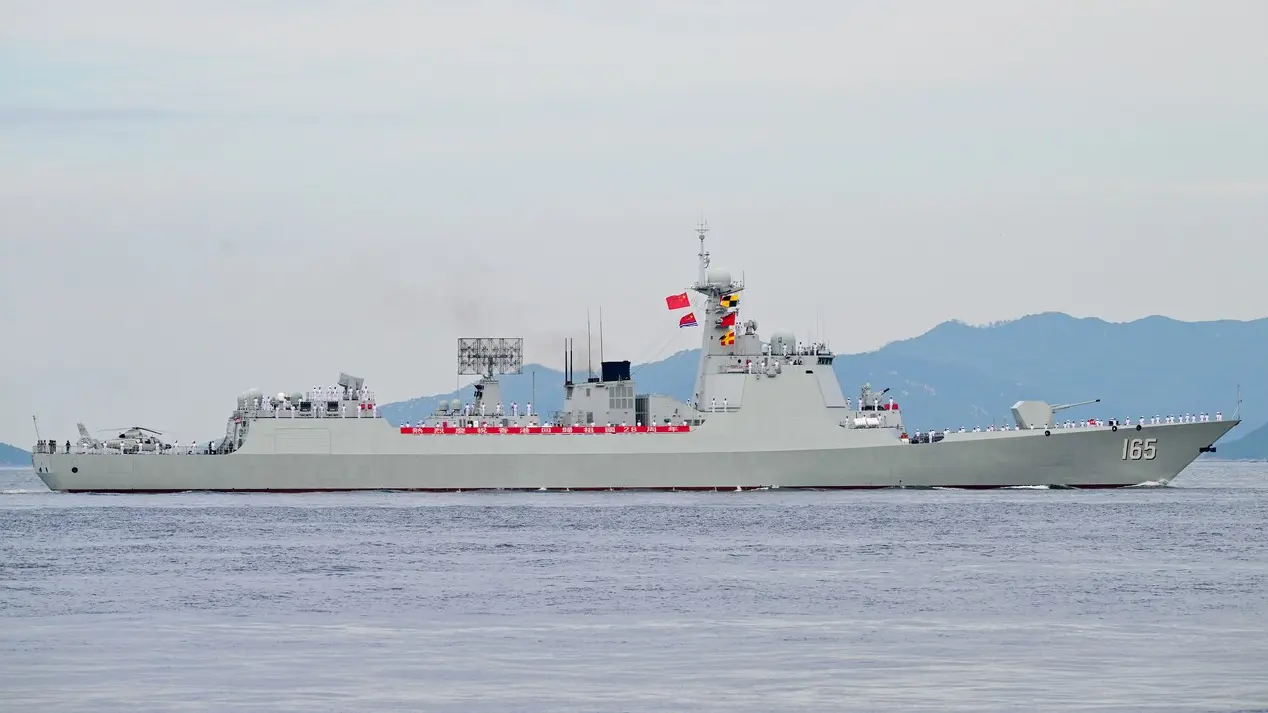 kineski raketni razarač, kineski ratni vojni brod, kina, kineska mornarica, 3 jul 2025 - profimedia-1017891262-691a0006dc722.webp