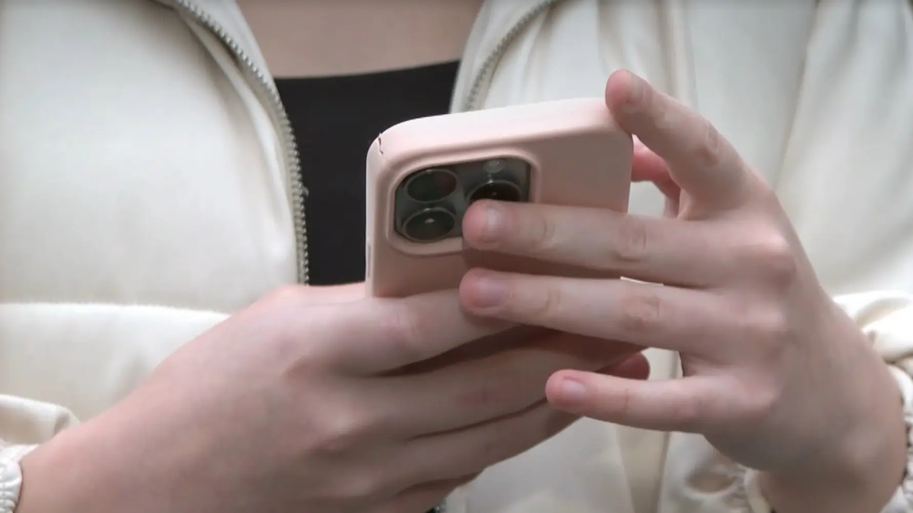 mobilni telefon (3)-692c8726f08a0.webp