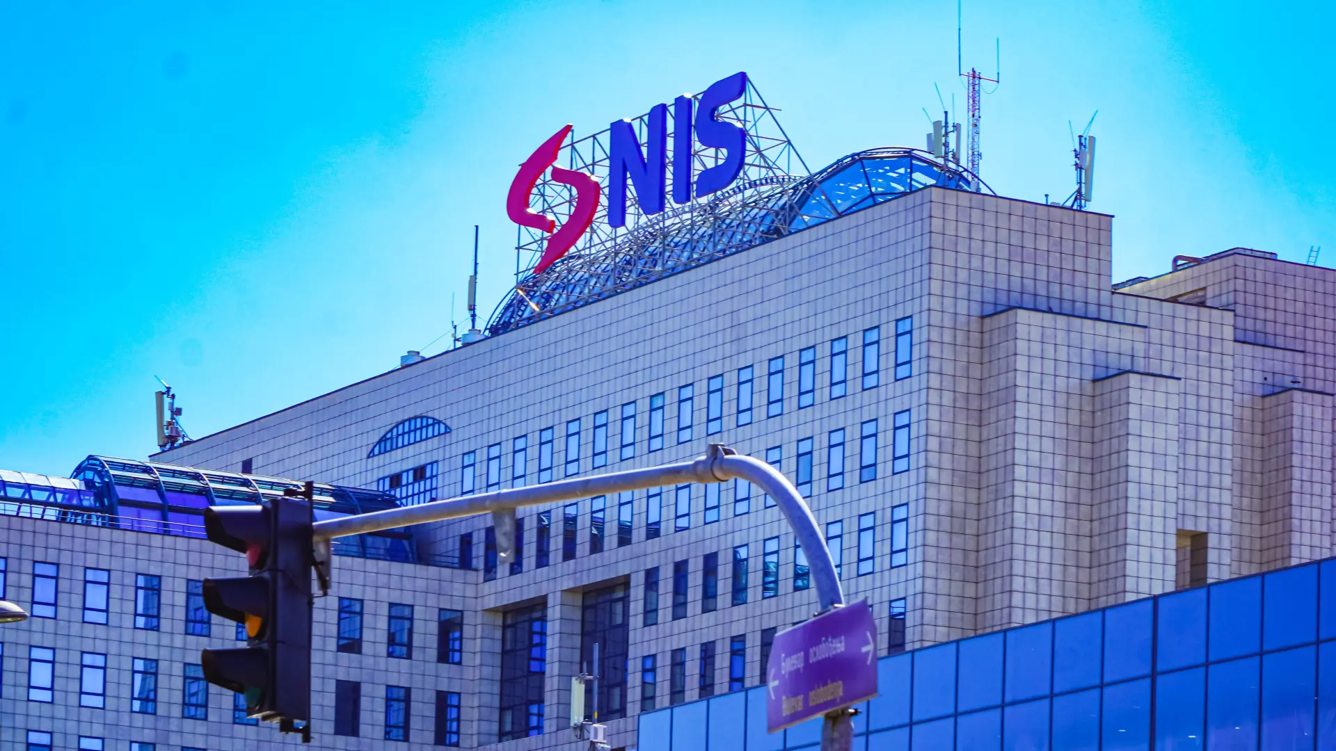 naftna industrija srbije nis shutterstock-691a1ce0a02b0.webp