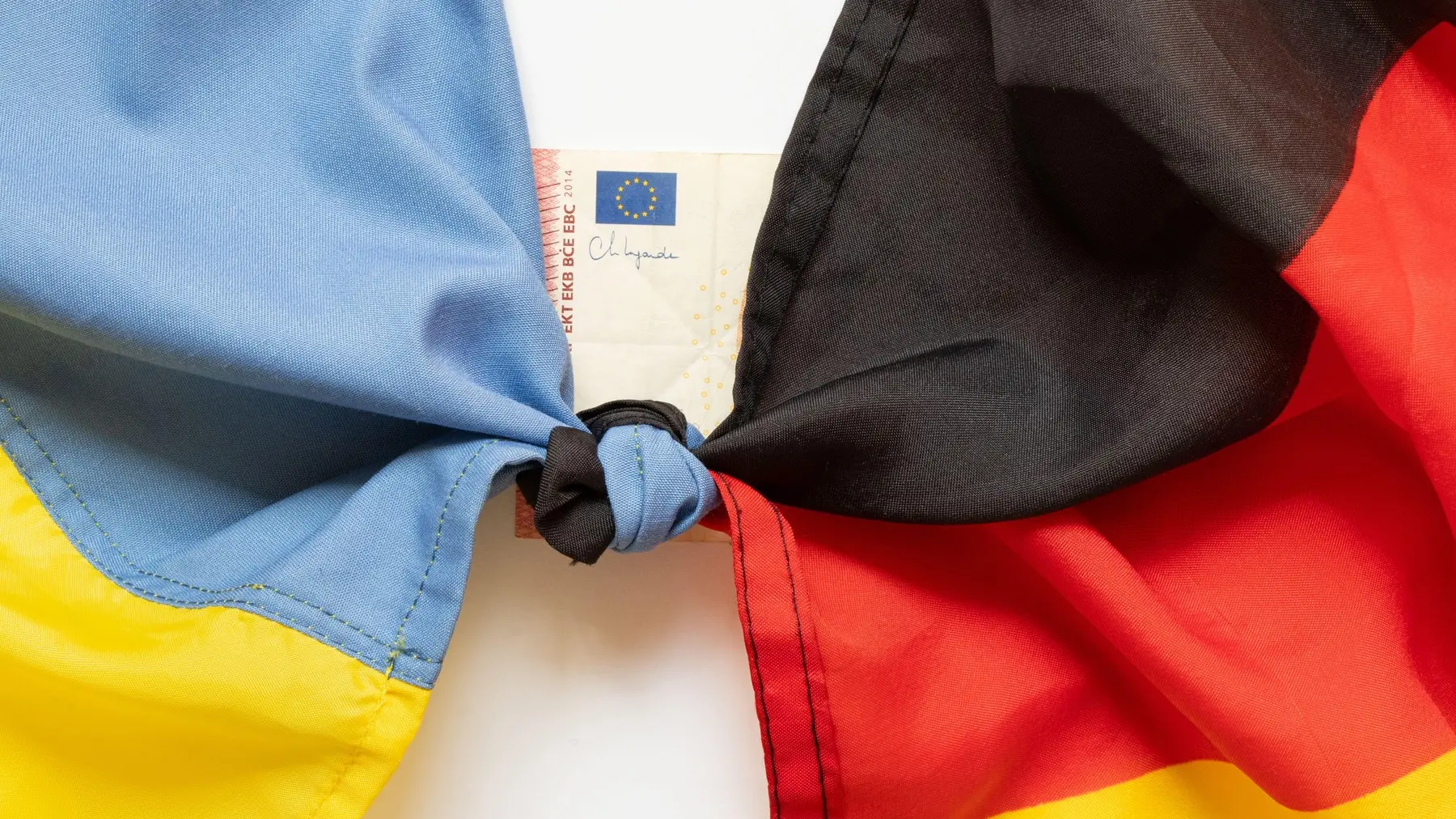 profimedia, Ukrajina, Nemačka, zastava Ukrajine, zastava Nemačke, pomoć Ukrajini-691742c72548b.webp