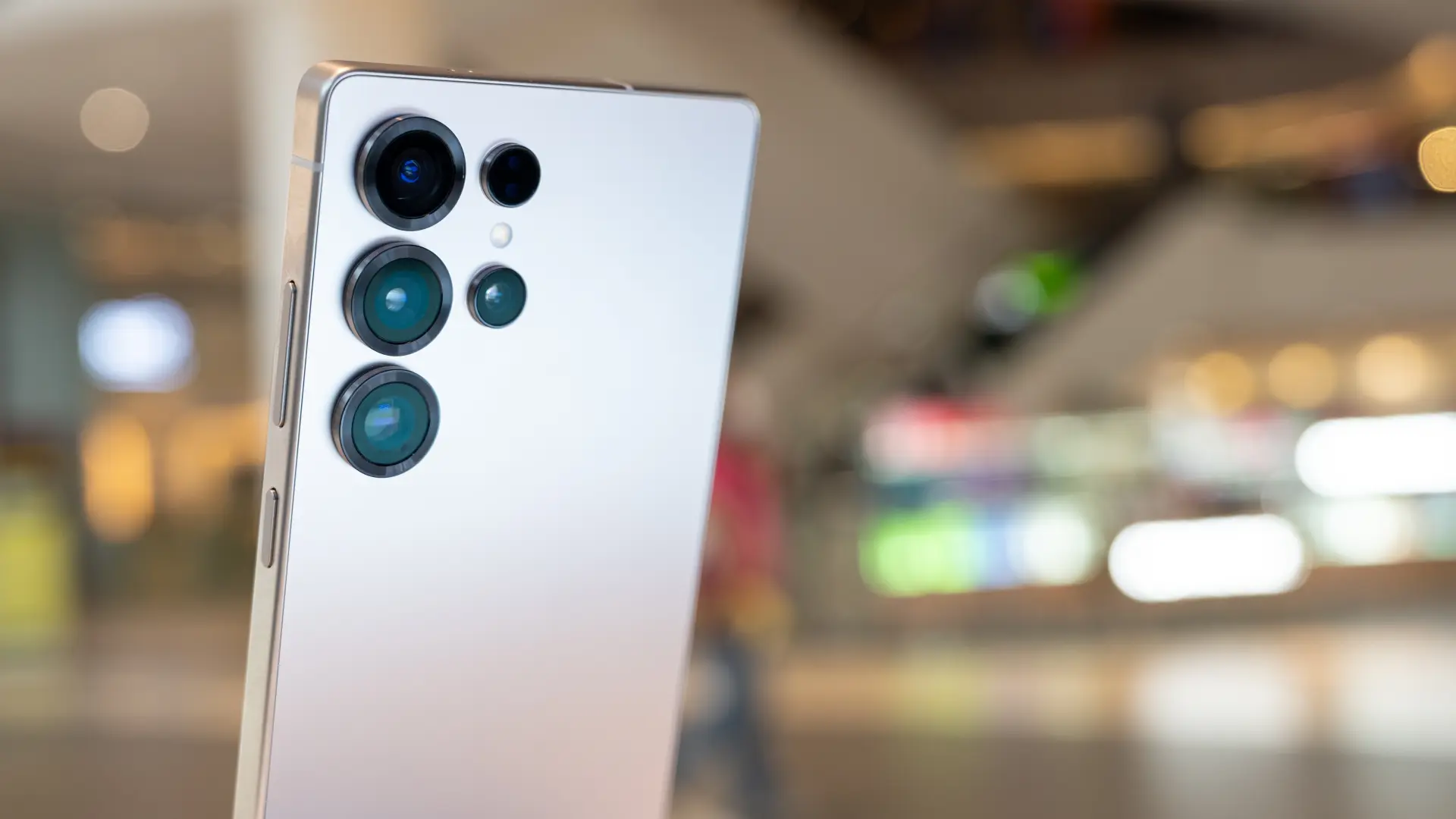 shutterstock android mobilni telefon-6919fb5d69f1e.webp