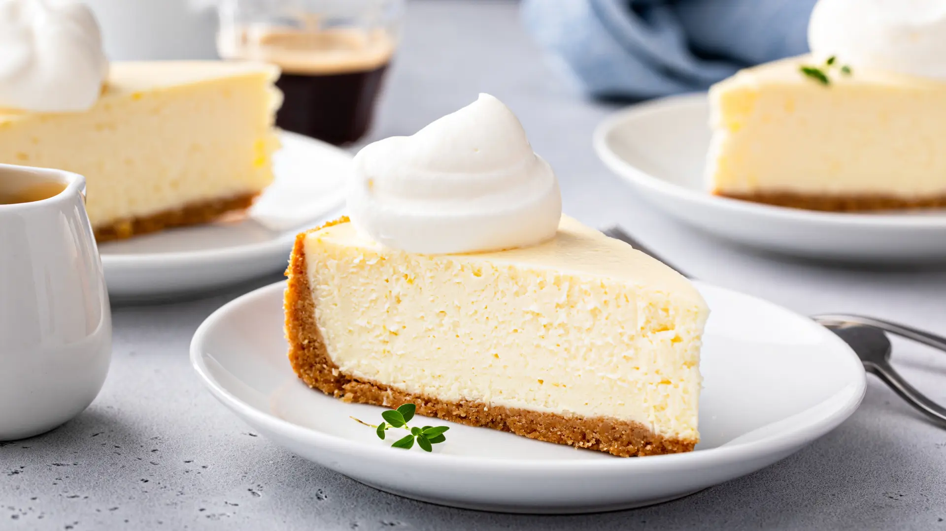 shutterstock_2190942987 čizkejk kolač-69173f5e7c975.webp