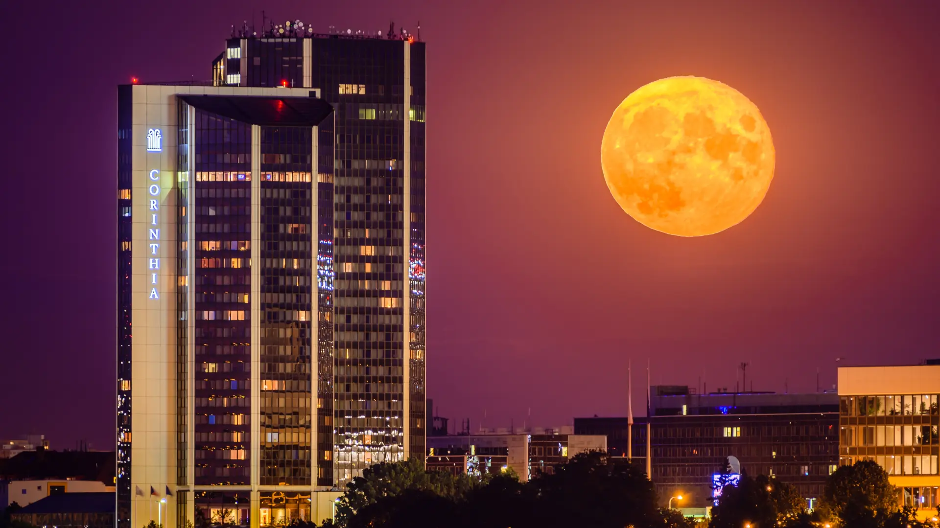 shutterstock_2288243937 Supermesec mesec noć horoskop nebo zgrada-6909e203df55a.webp