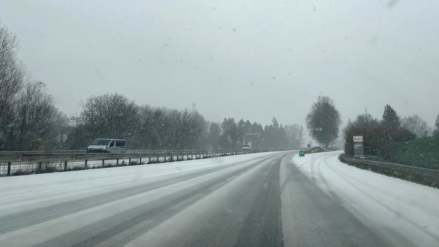 sneg nevreme u francuskoj, put lion-grenobl, vožnja po snegu - 20 nov 2025 profimedia-1053565446-692030bd73f63.webp