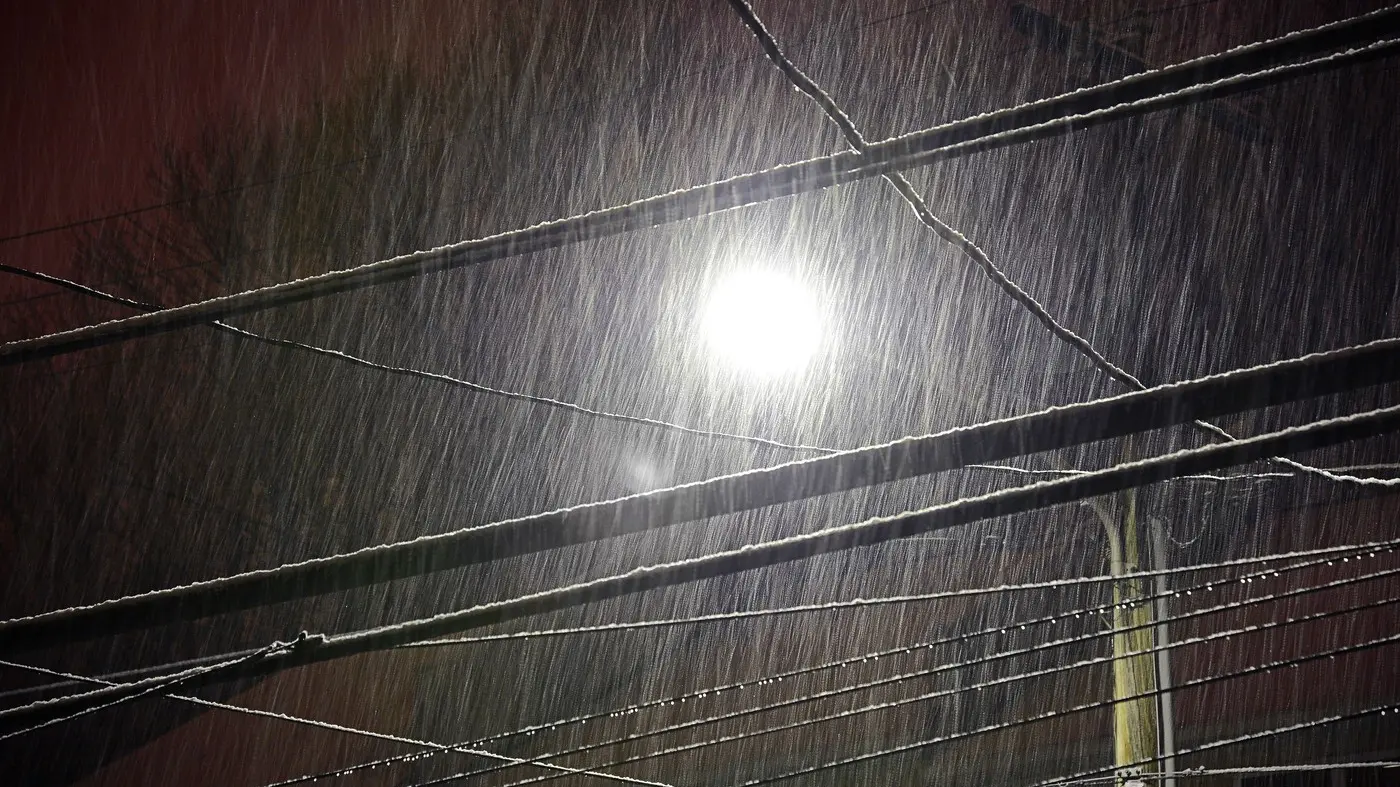 sneg, snežne padavine, struja, električn a energija, strujni kablovi, strujna mreže, nevreme, nepogoda, nestanak struje - profimedia-0160023634-69221515806db.webp