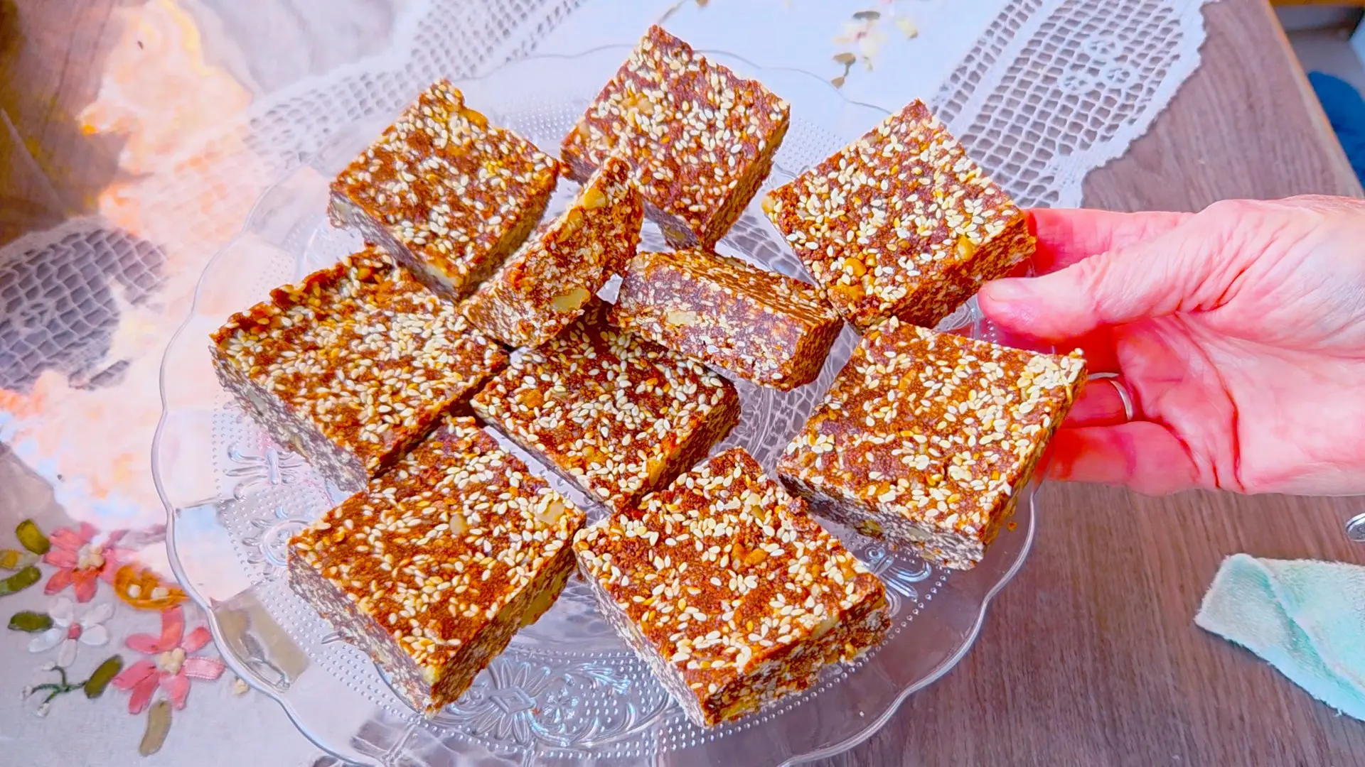 Čokoladne kocke sa susamom 1-692ff5c25fe48.webp