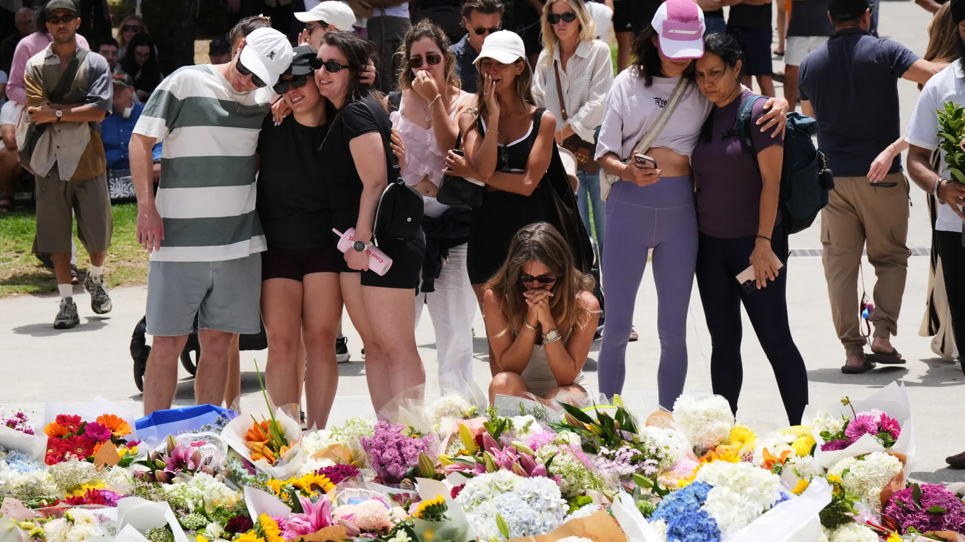 AP, Sidnej, odavanje pošte stradalima u pucnjavi na plaži u Sidneju-693fd3bc91b5a.webp