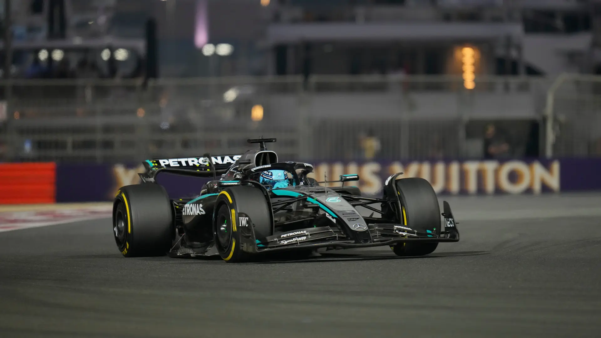 Džordž Rasel-69342aa6c3823.webp