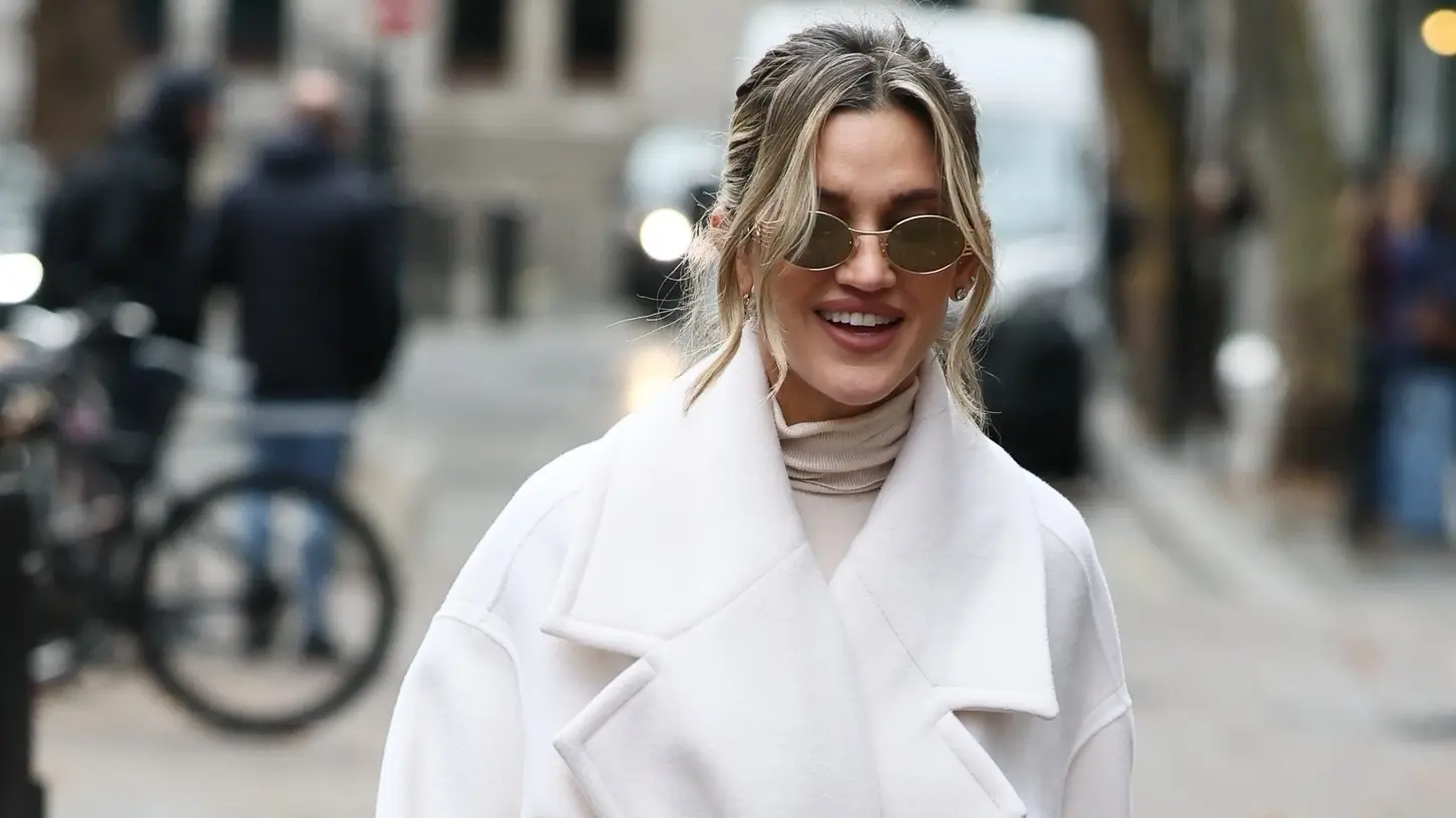 Ešli Roberts-693fdaf544c49.webp