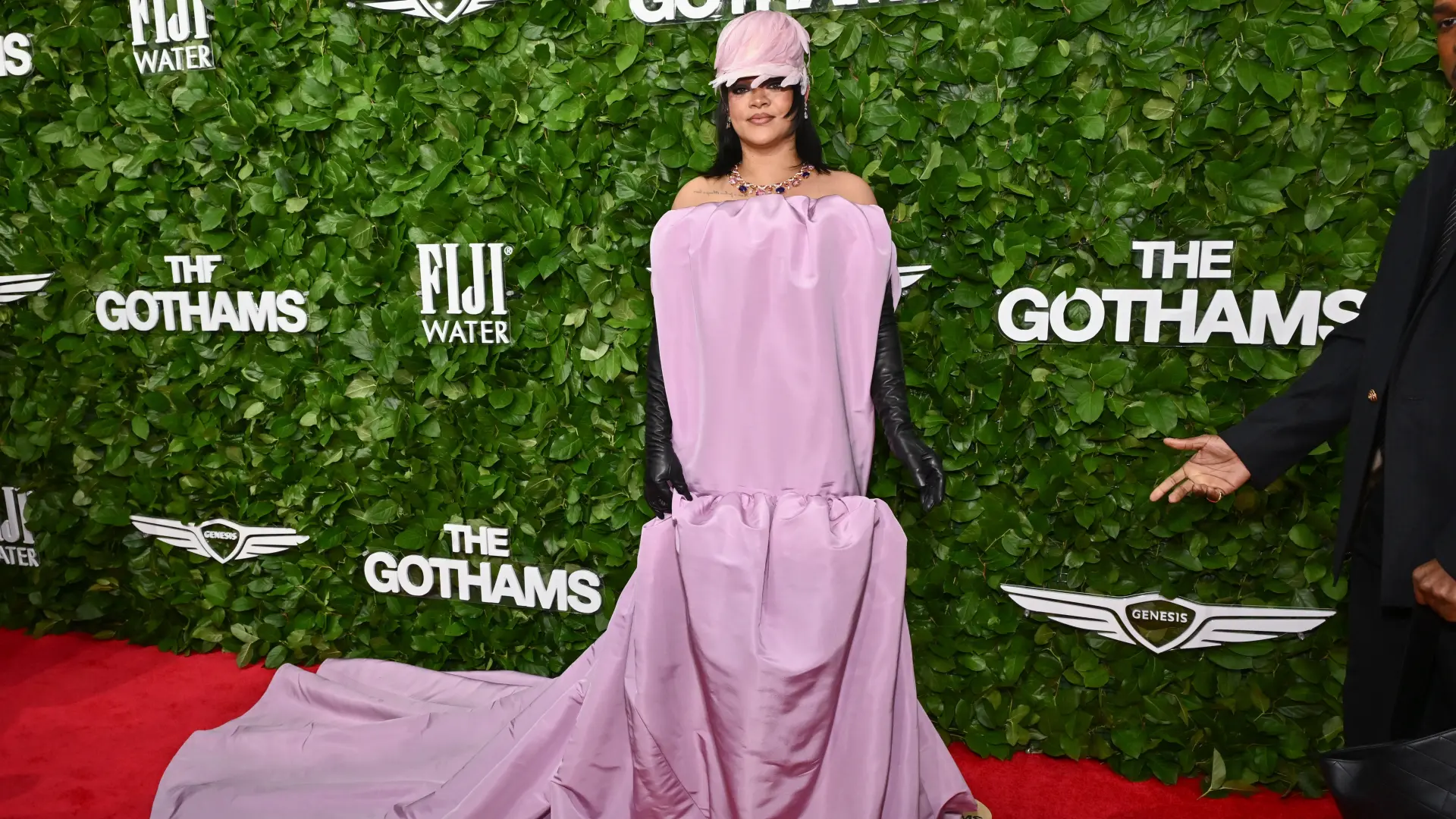 Rijana, crveni tepih, haljina-692ec157aaa74.webp