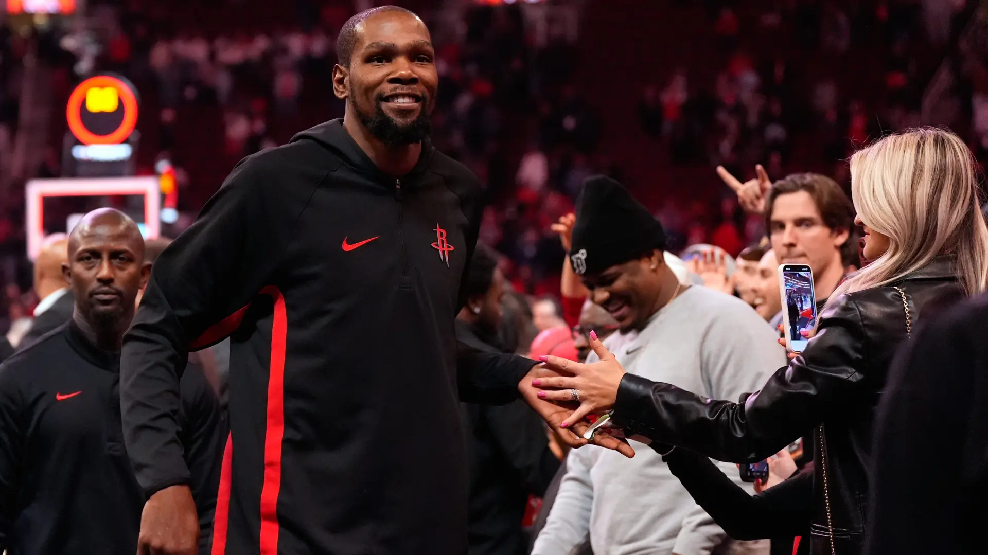 Tan2025-12-0604402153_2 kevin durent AP PhotoAshley Landis-69343e07232de.webp