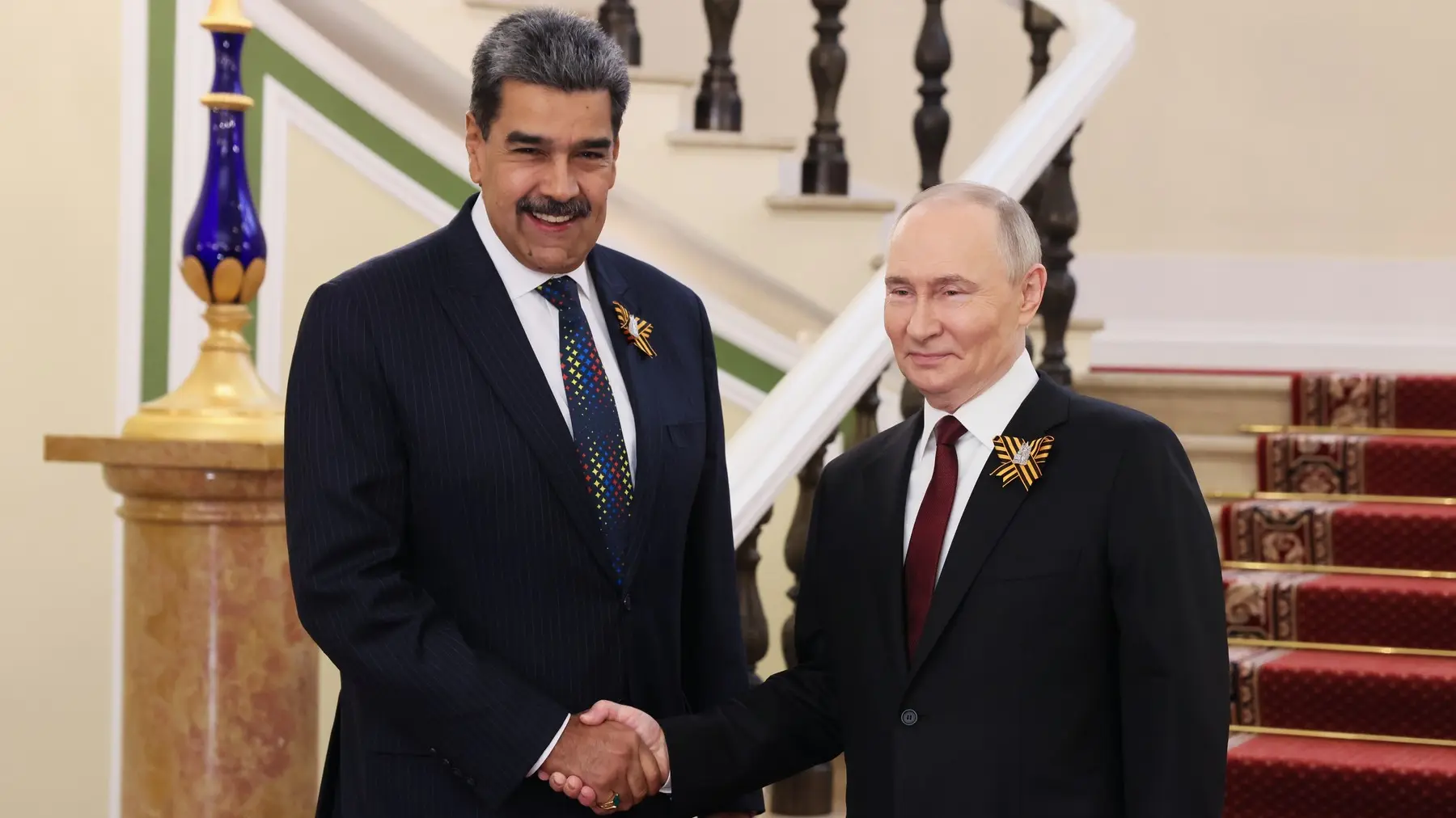 Vladimir Putin i Nikolas Maduro profimedia-0997081303-693aeb0ba252f.webp