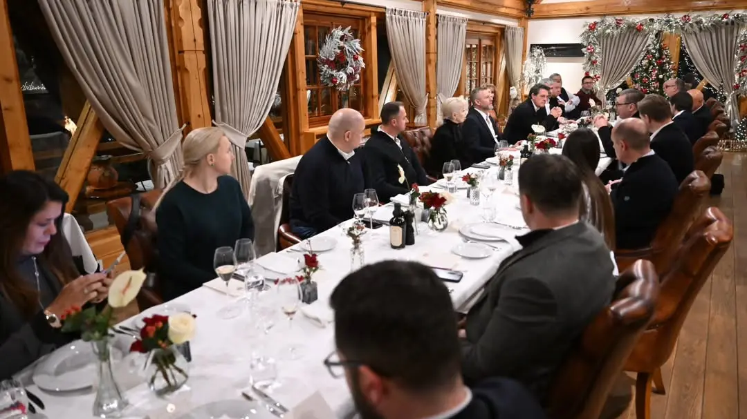 aleksandar vučić, peter pelegrini - večera, 21 dec 2025 - Instagram buducnostsrbijeav-69485233a2a1a.webp