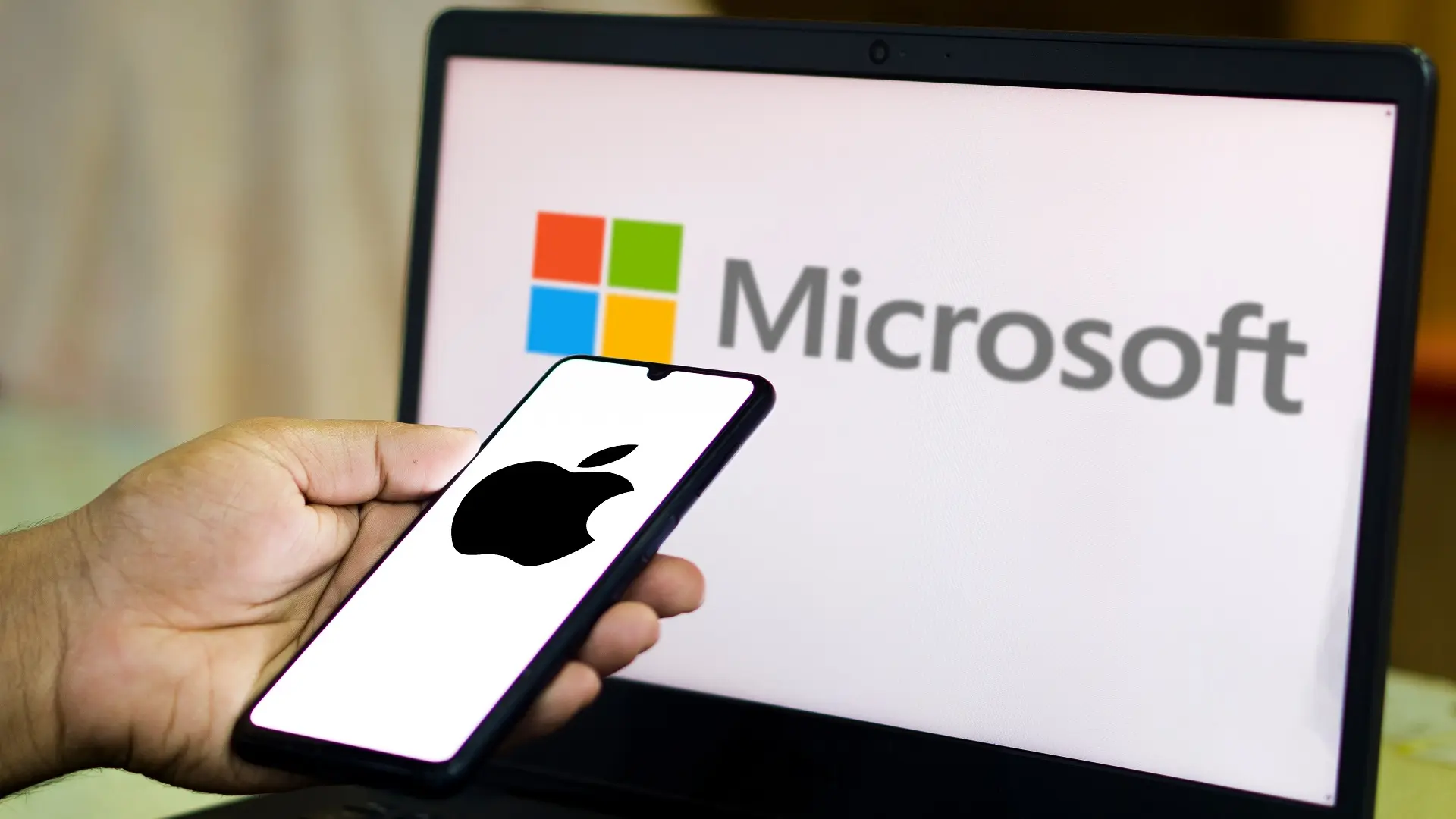 apple, epl, microsoft, majkrosoft - shutterstock_2417324867-692ee9bb327d6.webp