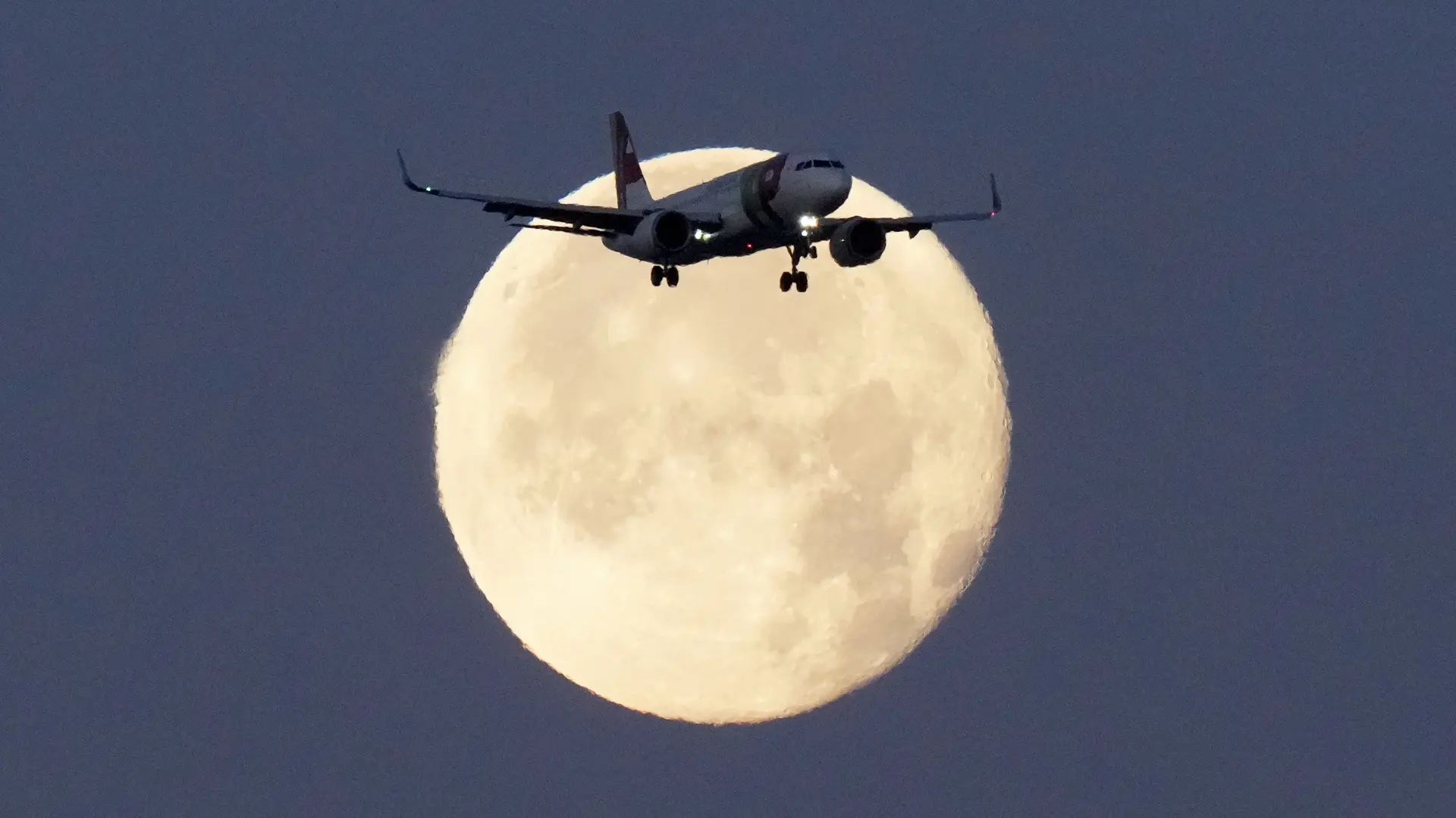 avion pun mesec horoskop-692ffb8a19f82.webp