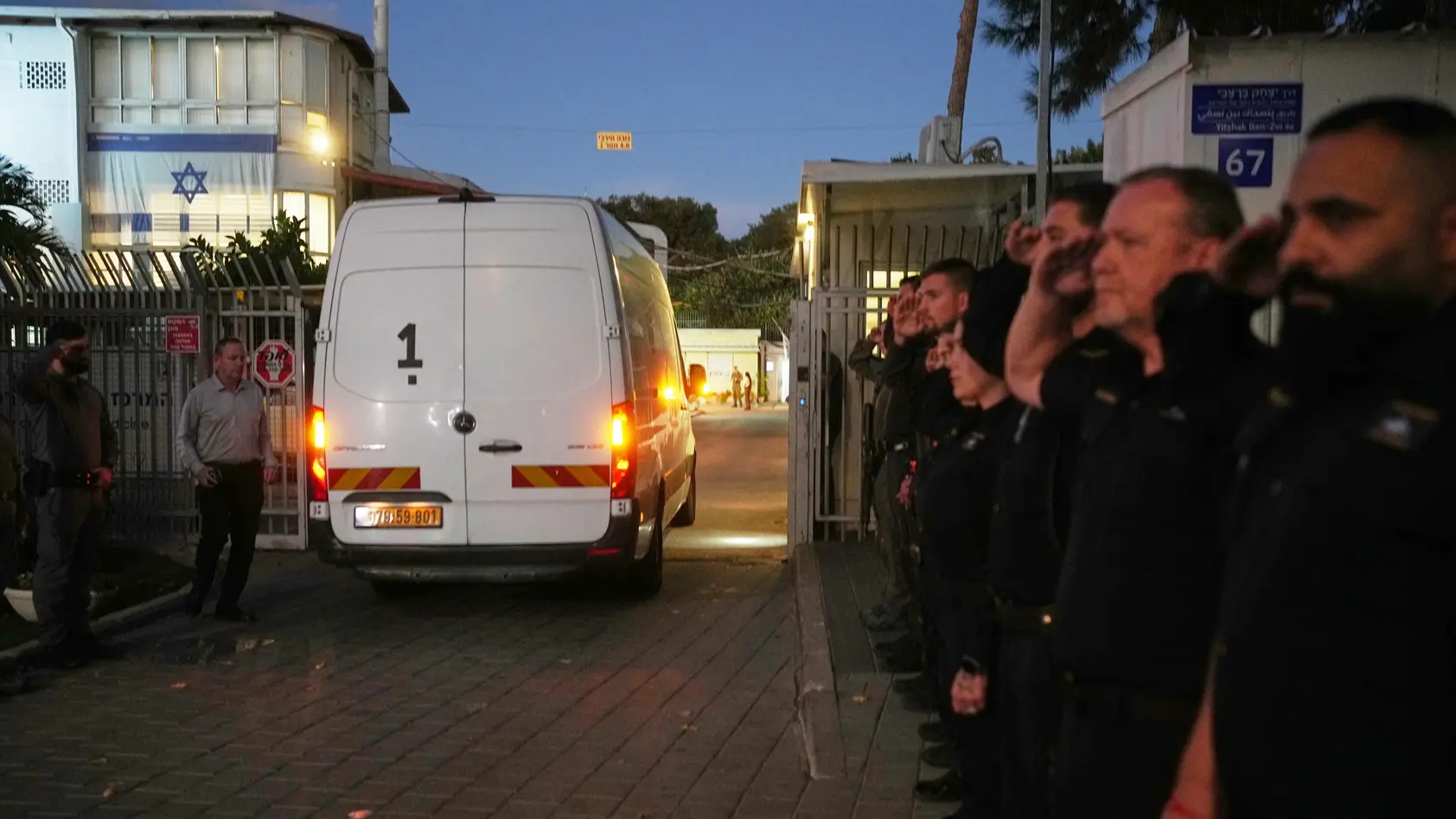 hamas predao telo izraelskog taoca, 2 dec 2025 - AP Photo Ohad Zwigenberg - AP25336542849380-692f43365a243.webp