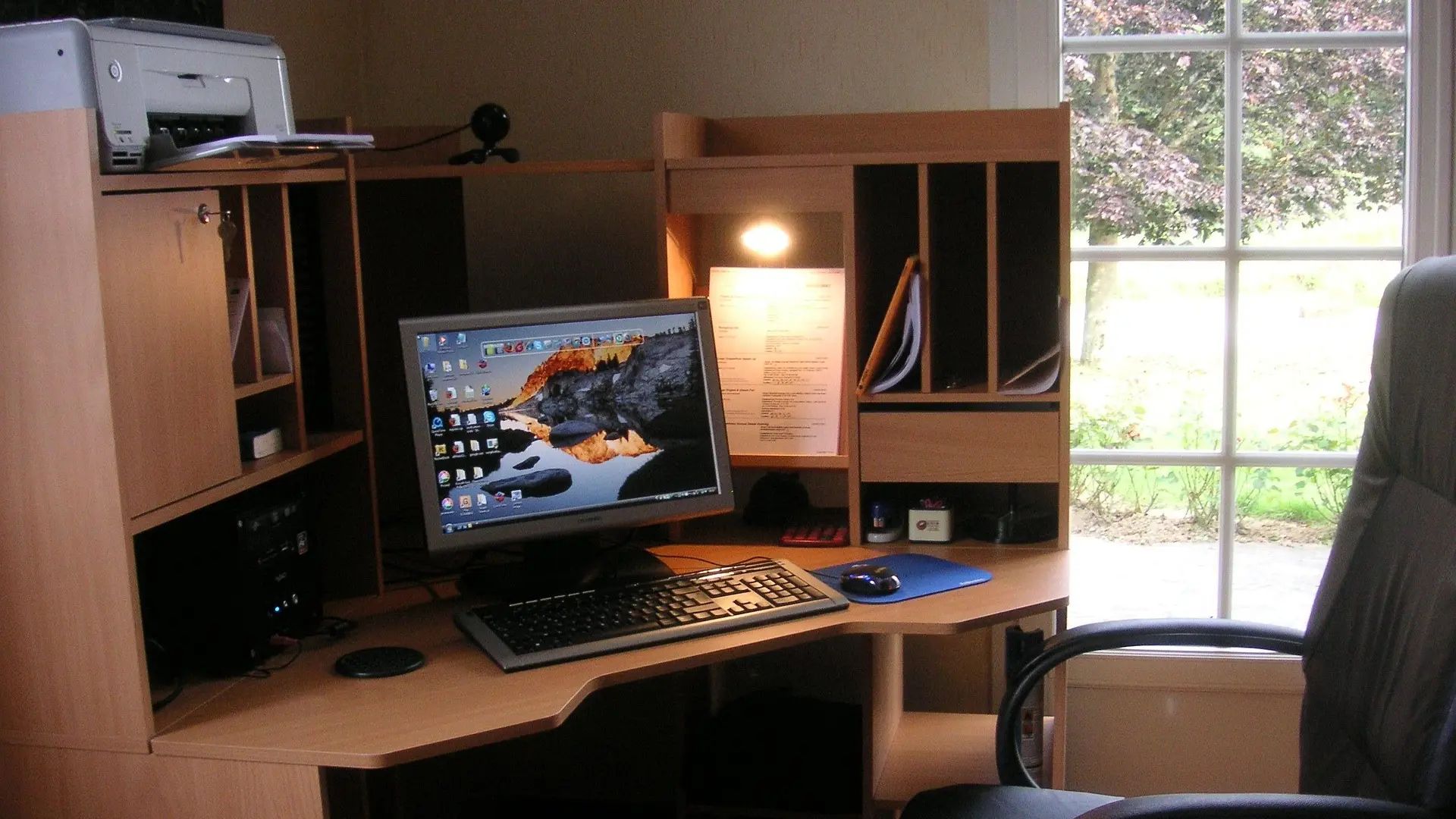 kancelarija, monitor, kompjuter, radni sto-6934437f95edc.webp