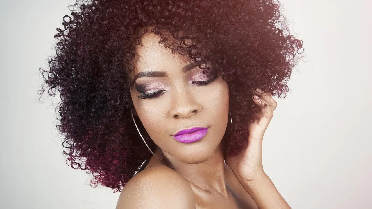 karmoiin, ljubičasti karmin, šminka-694145e6e192b.webp