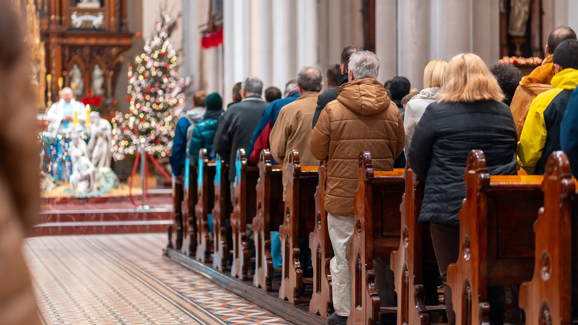 katolički božić badnji dan badnje veče misa - shutterstock_2523444939-694b9d28928e2.webp