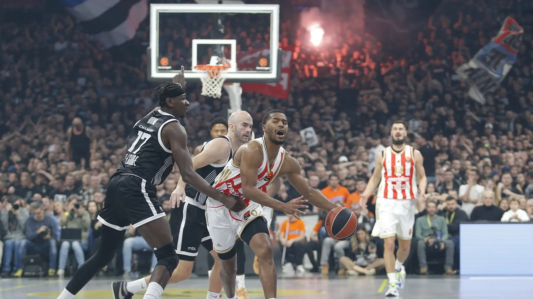 kk partizan crvena zvezda, košarkaši navijači partizana zvezde, Bane T. Stojanovic ATAImages 12, decembar 2025 (2)-693d70f440ad8.webp