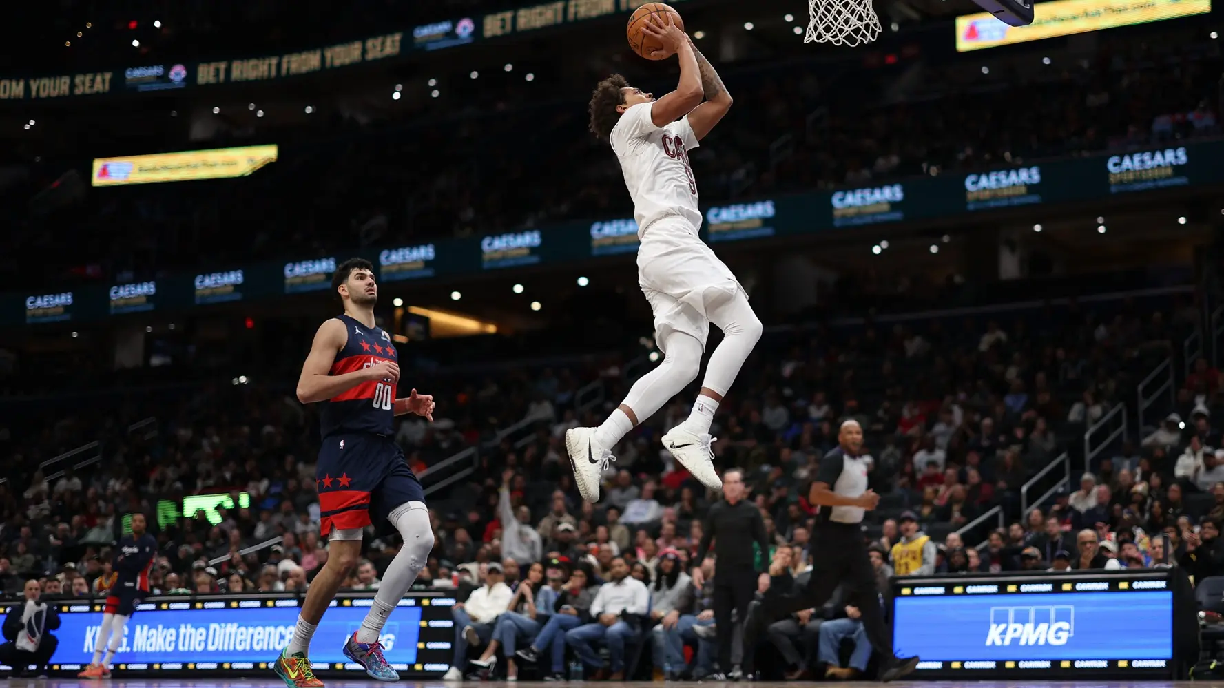 kreg porter junior zakucava pored tristan vukčević, 12 dec 2025 - IMAGN IMAGES via Reuters Connect-693d1285aa861.webp