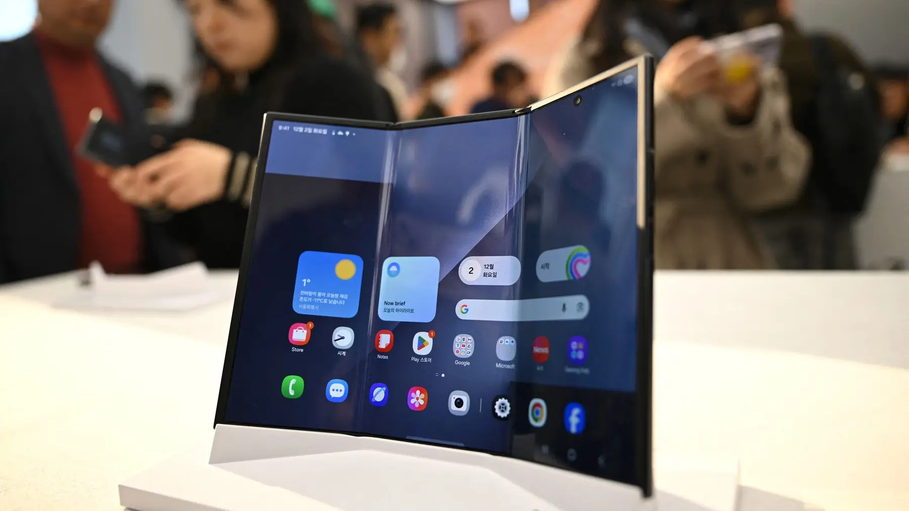 profimedia, Samsung Galaxy Z  TriFold (2)-692eb0f49b92c.webp