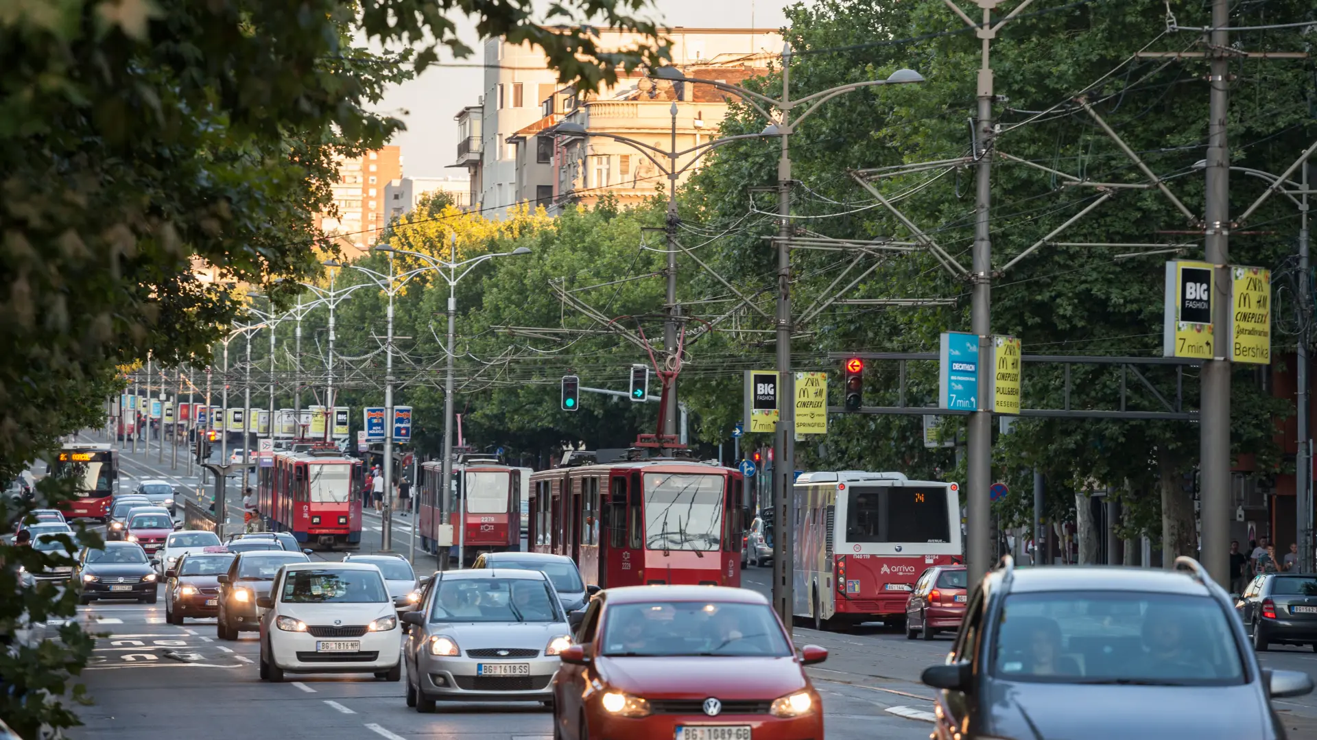 shutterstock_1853929081 bulevar kralja aleksandra begrad ulice ulica saobraćaj gradski prevoz tramvaj sedmica dvojka dvanaestica-6936c7222a0cd.webp