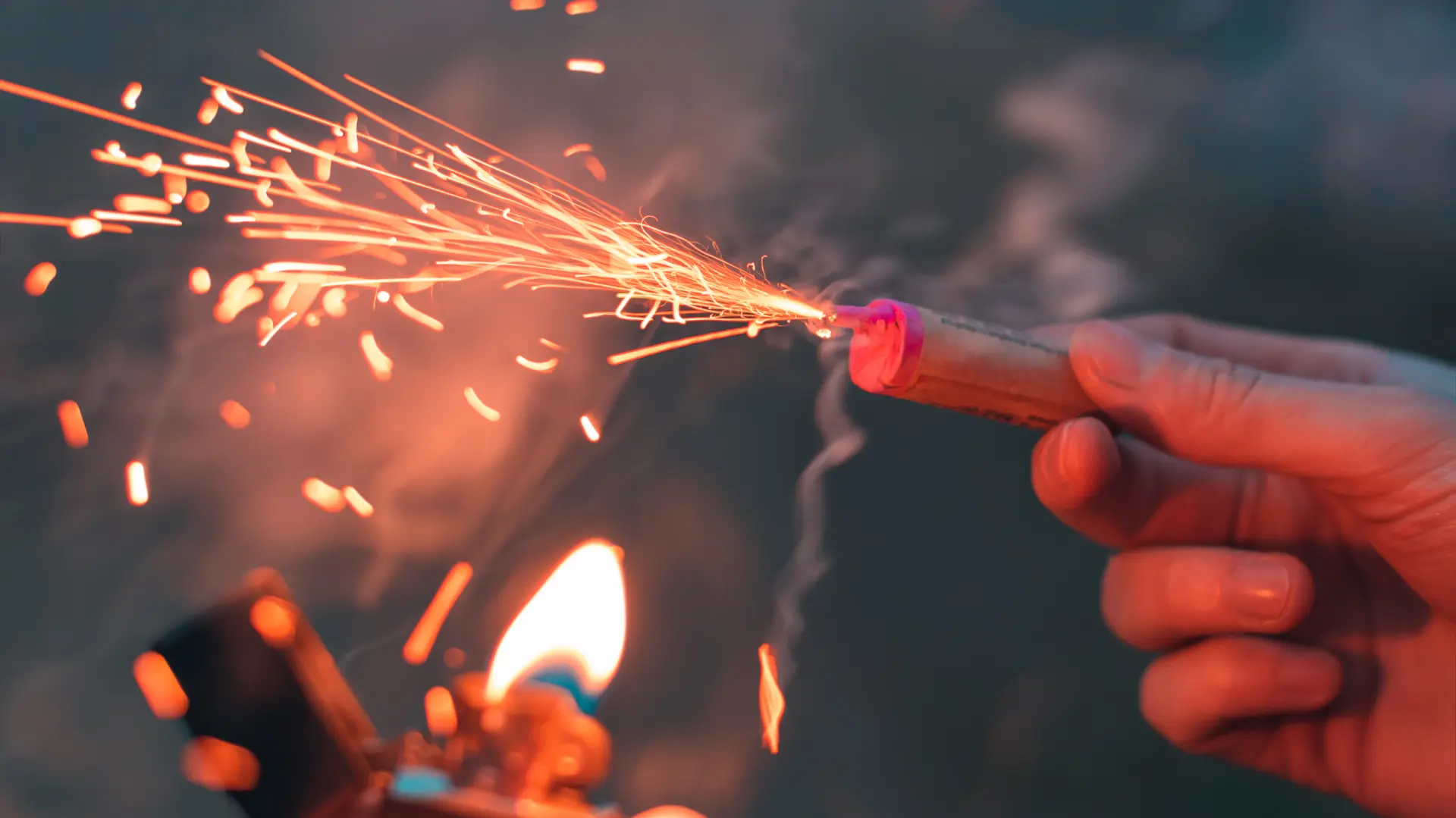 shutterstock_1869890365 pirotehnika petarde nova godina-693be2e339a83.webp