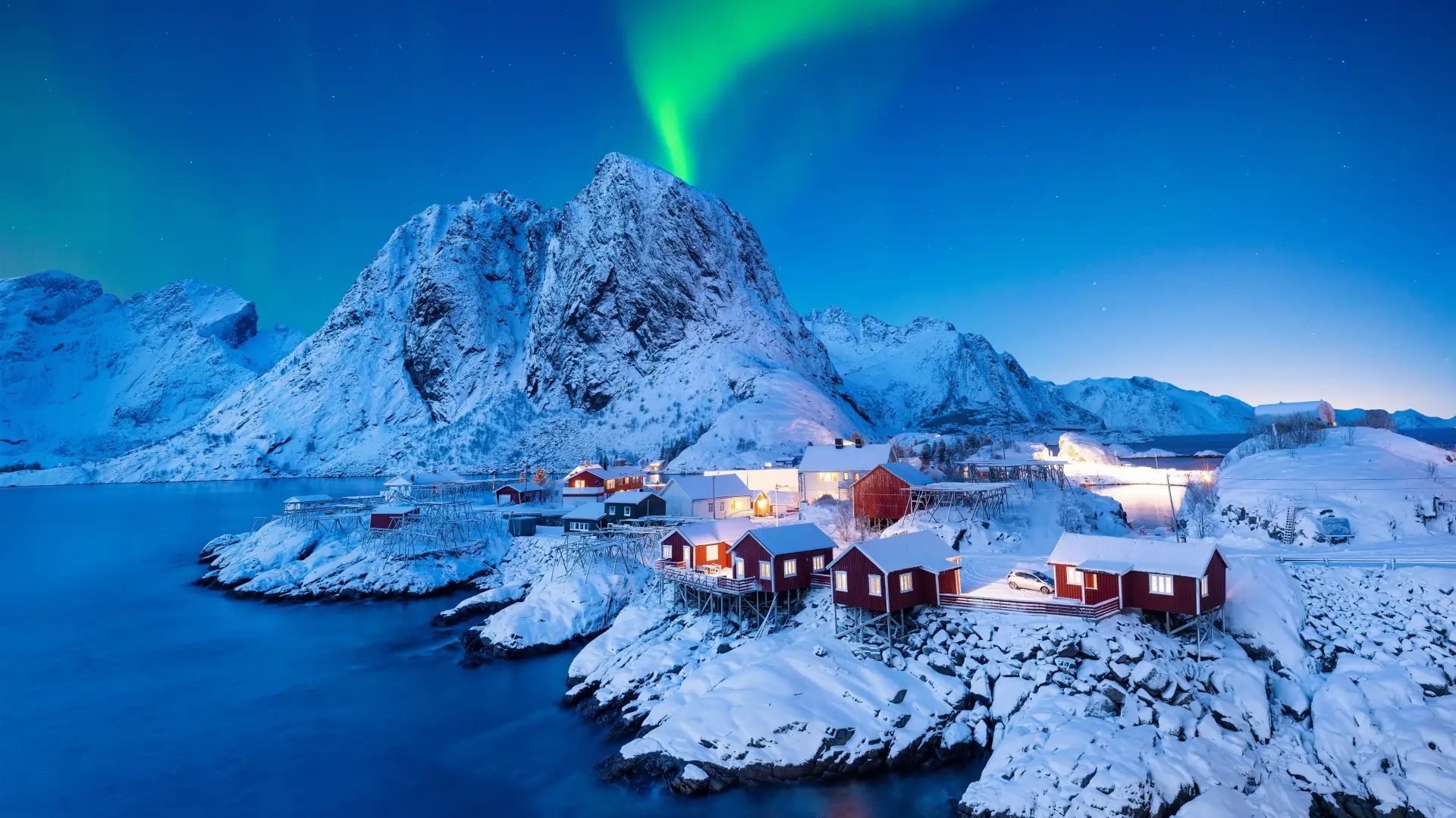 shutterstock_2237190221 island zima aurora sneg praznici-694036b95a687.webp