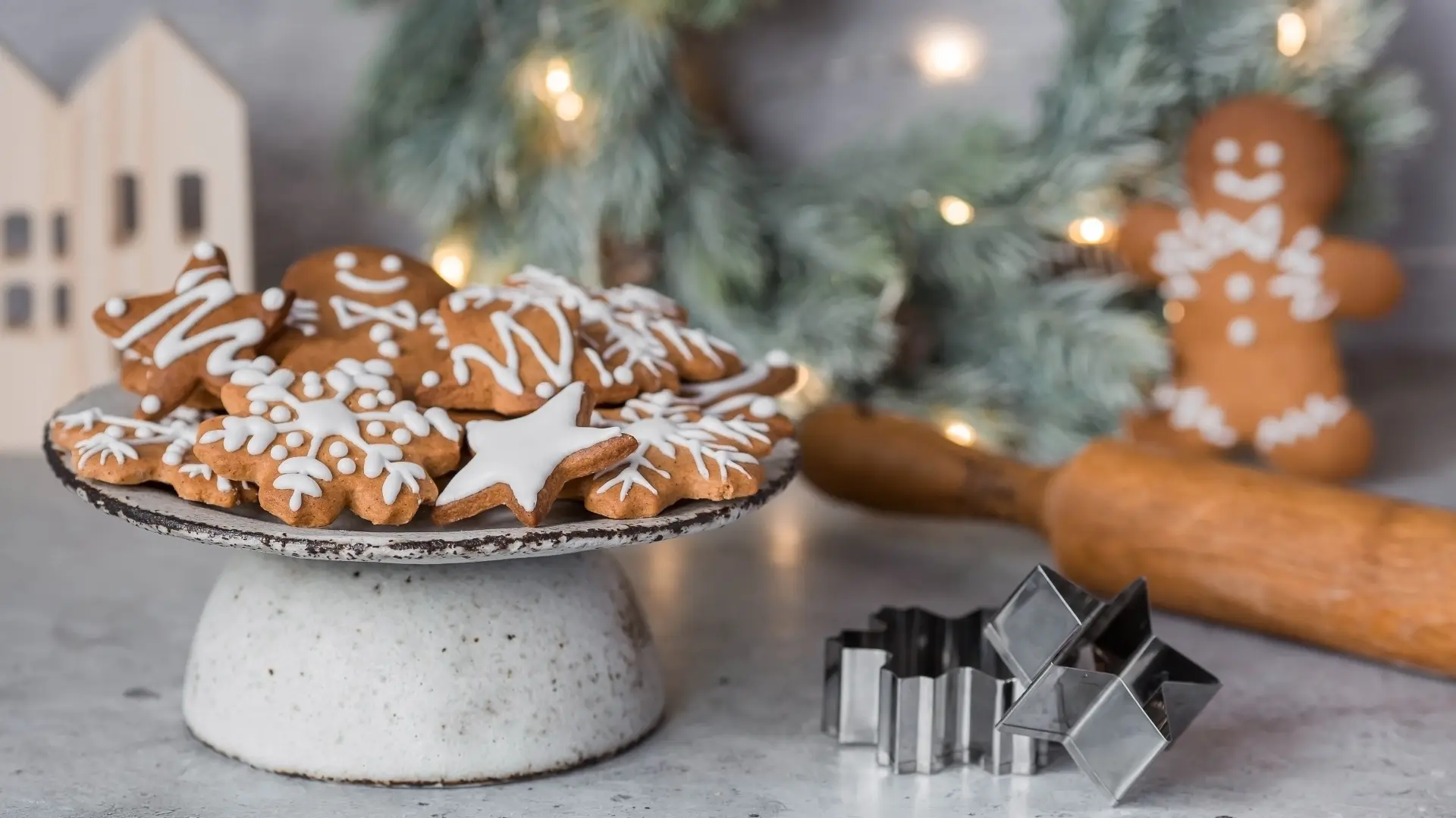 shutterstock_2391504801 novogišnji medenjaci kolači nova godina-693565ed36fa4.webp