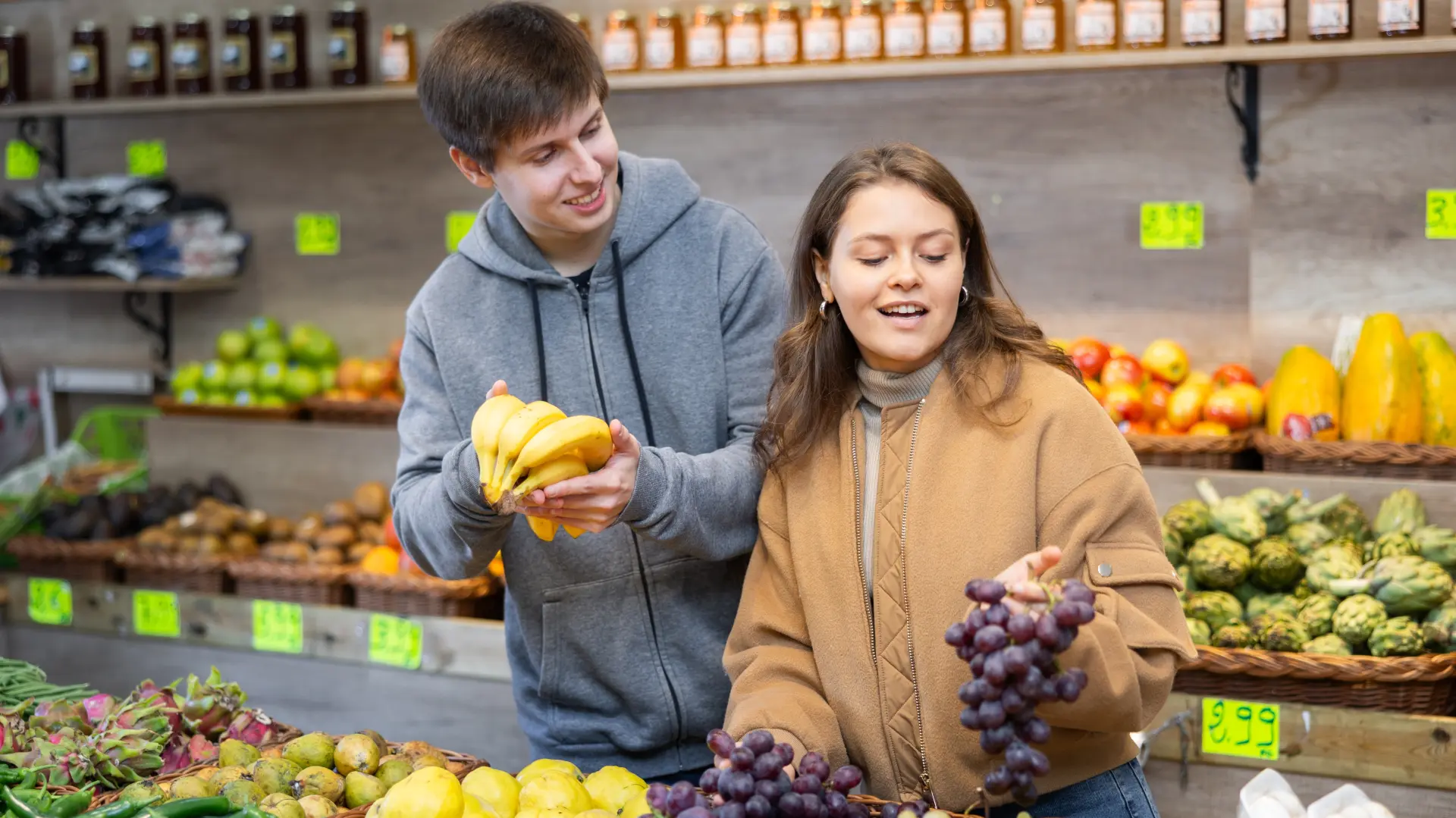 shutterstock_2412773767 market voće povrće zimi-692f18dae27eb.webp