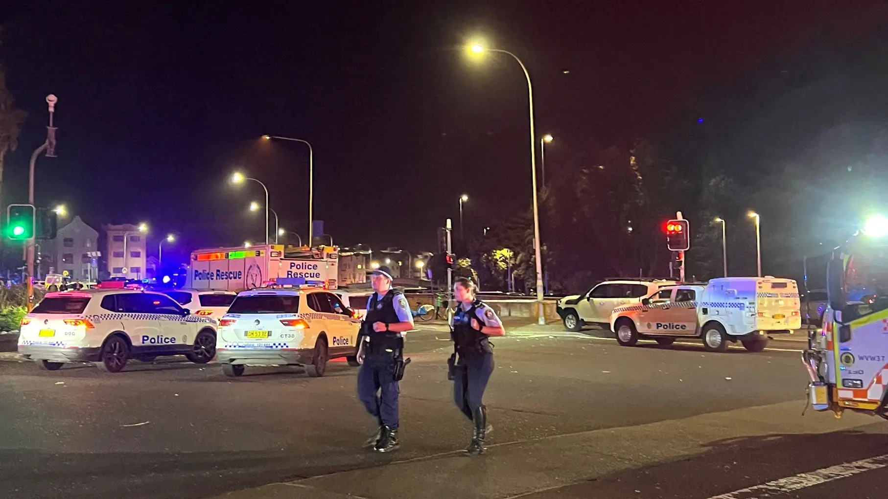 sidnej, australija, pucnjava na plaži bondi u sidneju austrliji, 14 dec 2025 - REUTERS-693eb85f647fd.webp